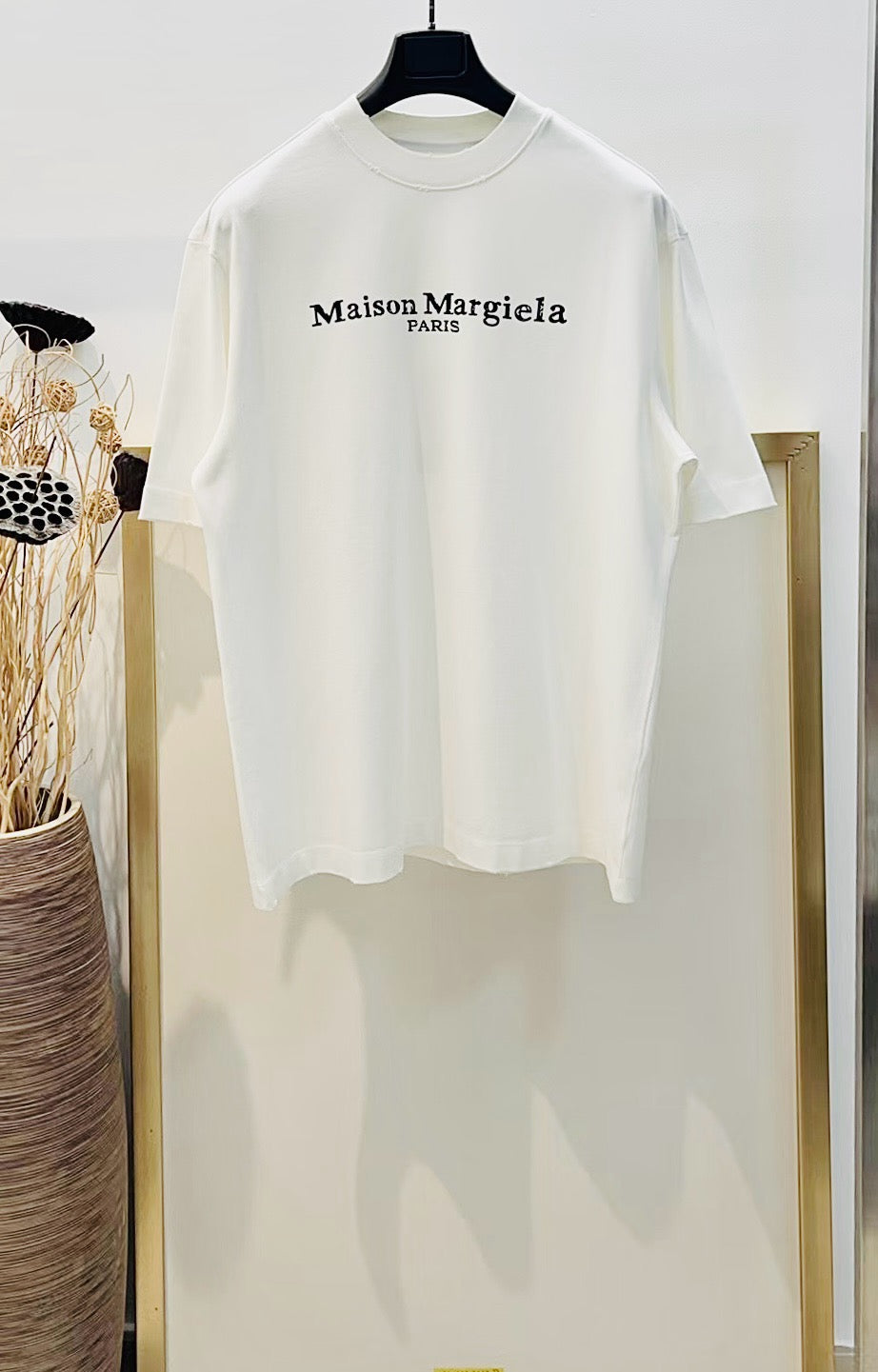 Weißes und schwarzes T-Shirt