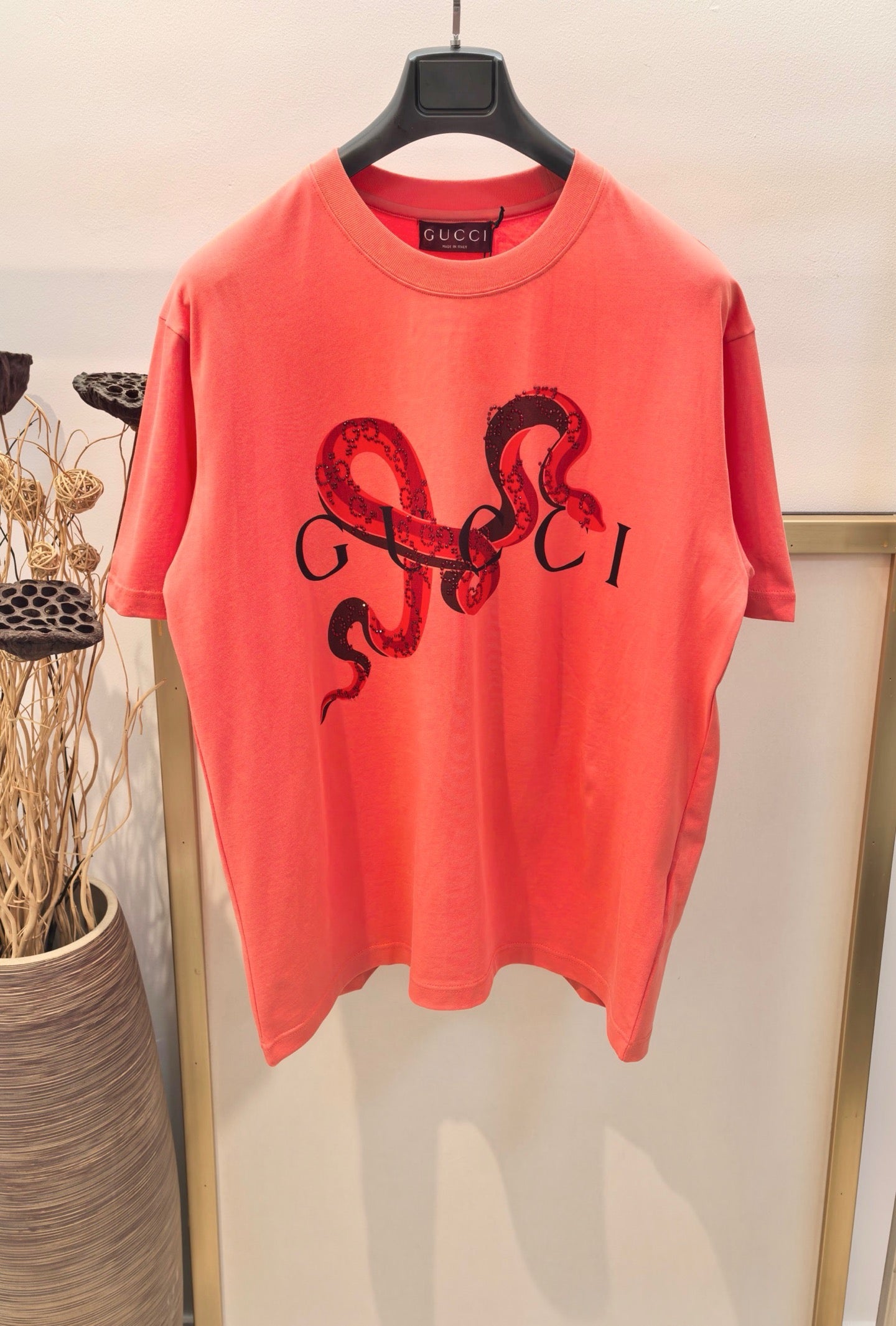 Rot-weißes T-Shirt