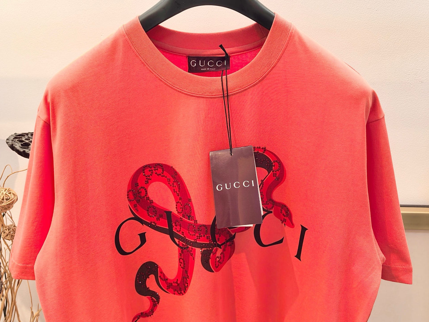Rot-weißes T-Shirt