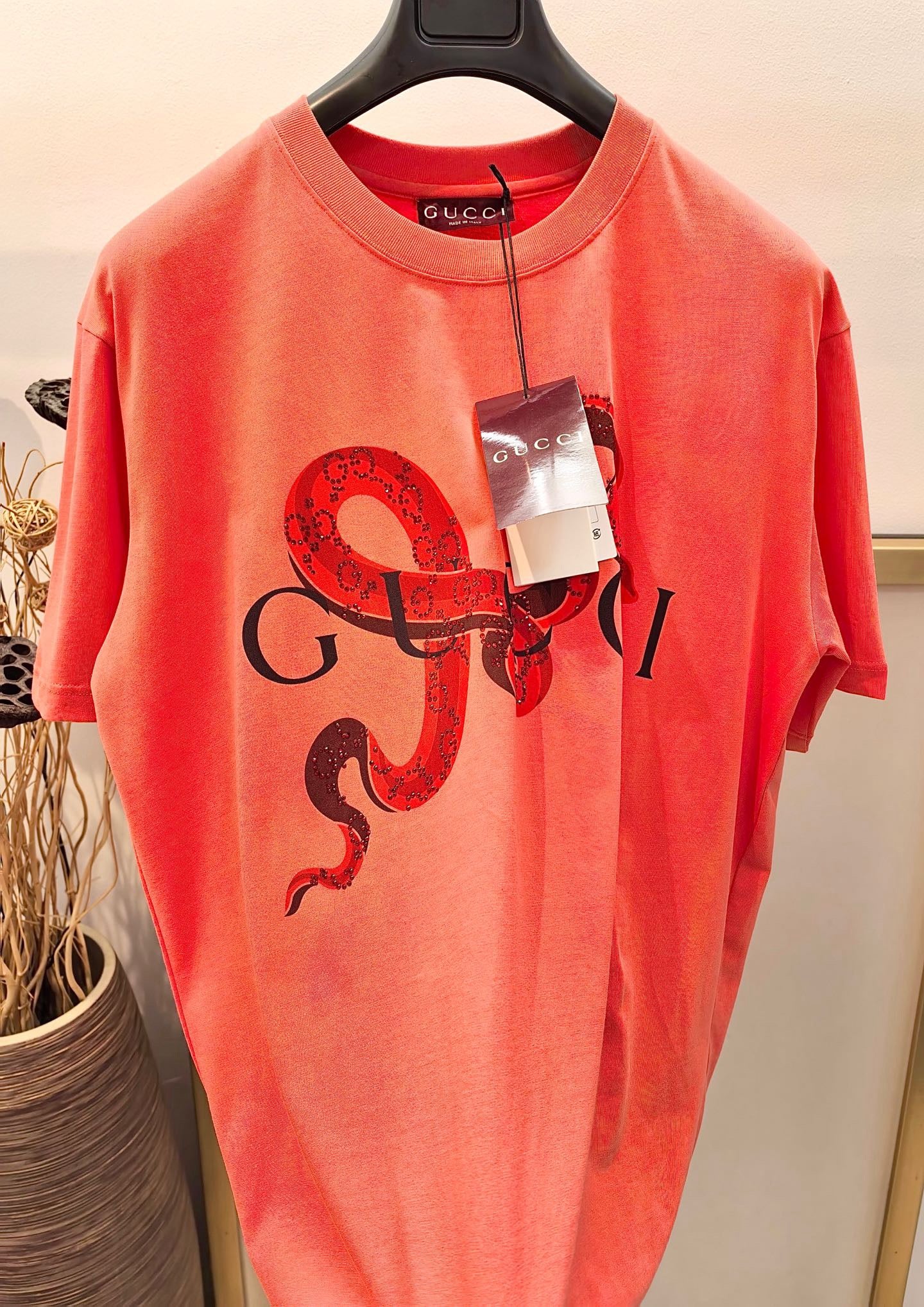 Rot-weißes T-Shirt