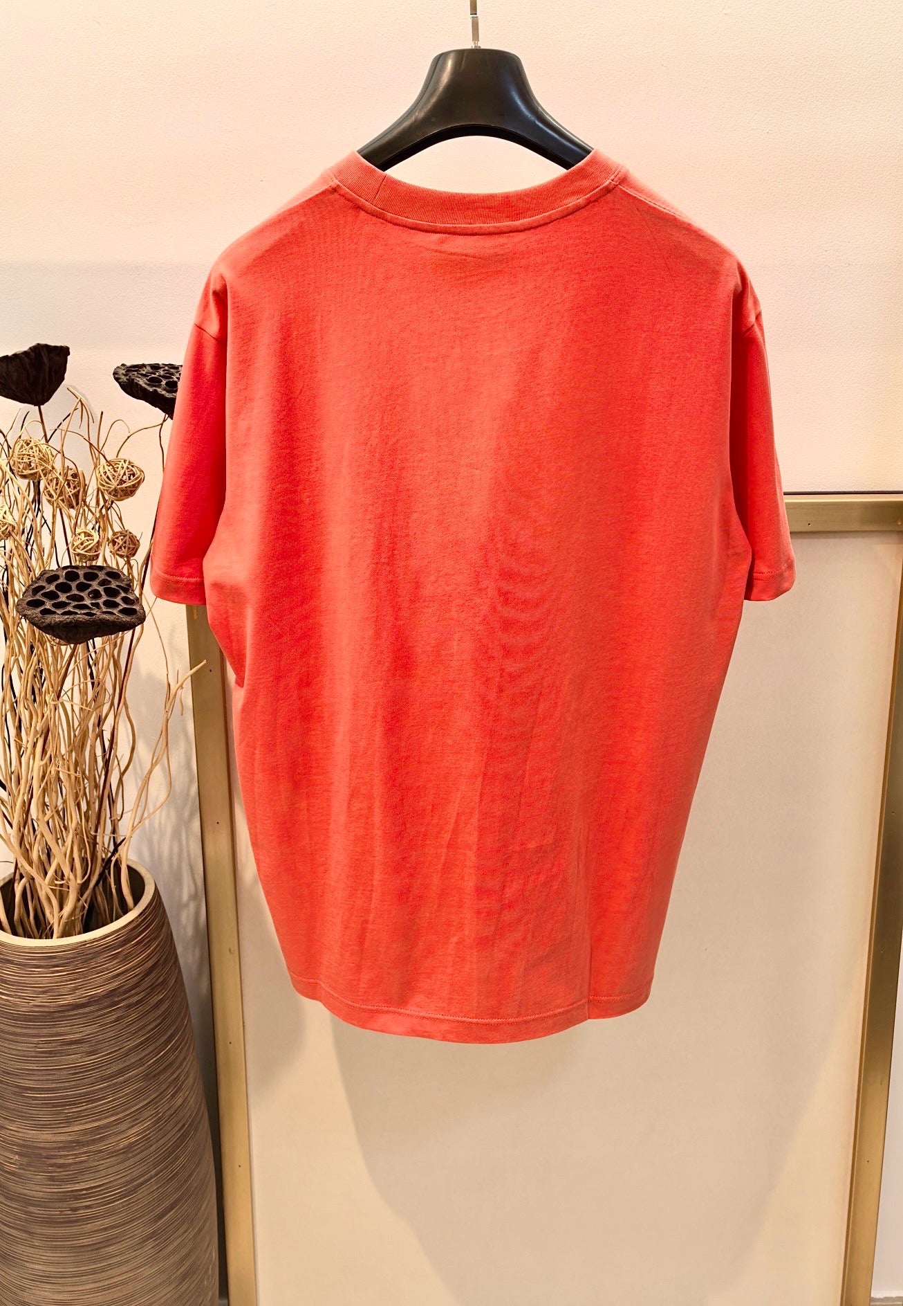 Rot-weißes T-Shirt