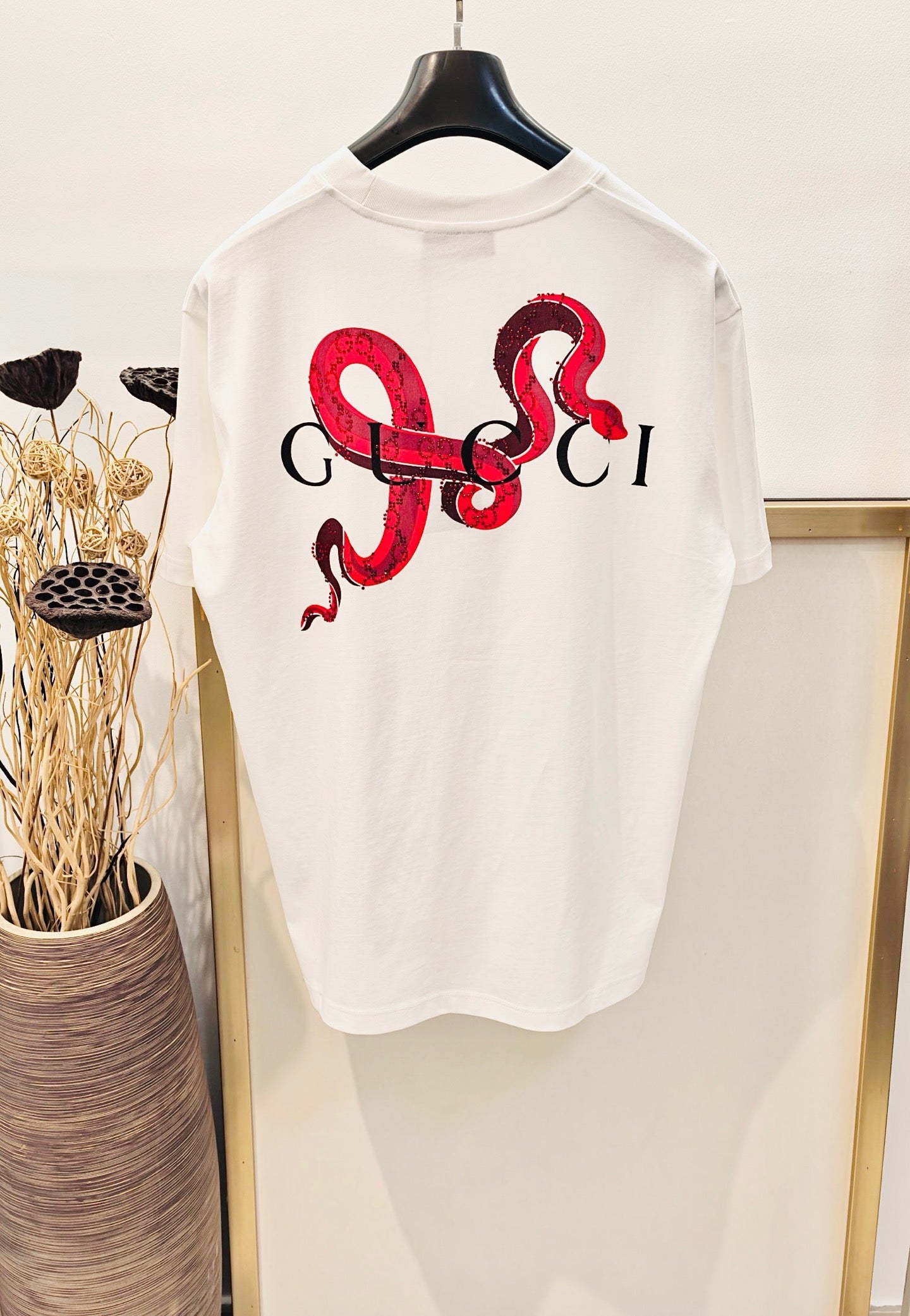 Rot-weißes T-Shirt