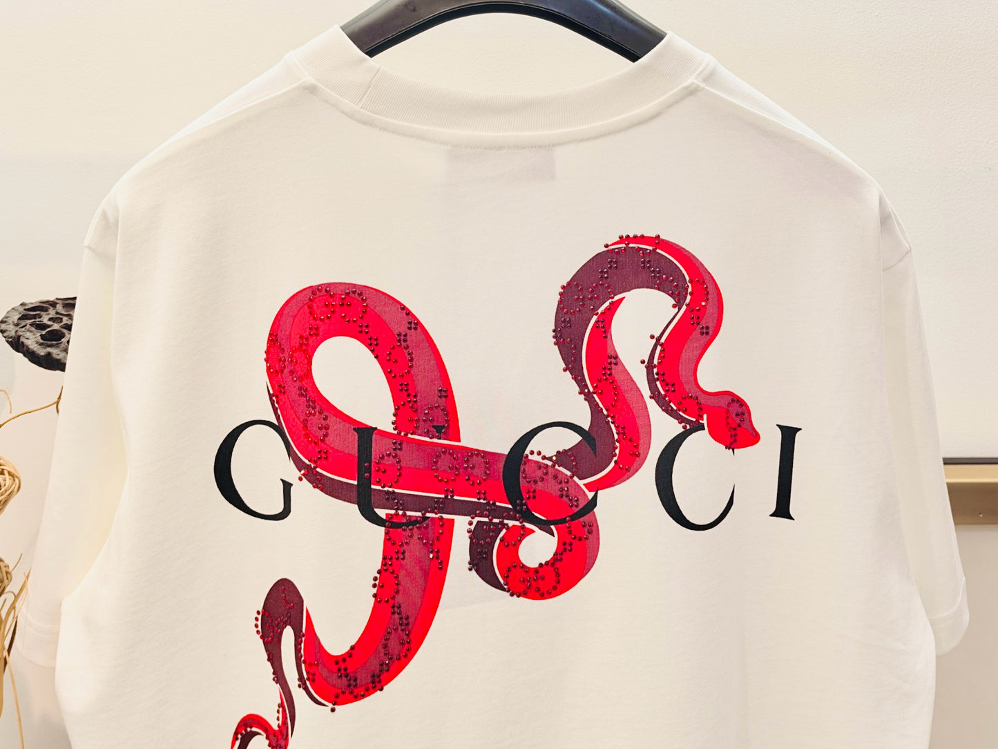 Rot-weißes T-Shirt