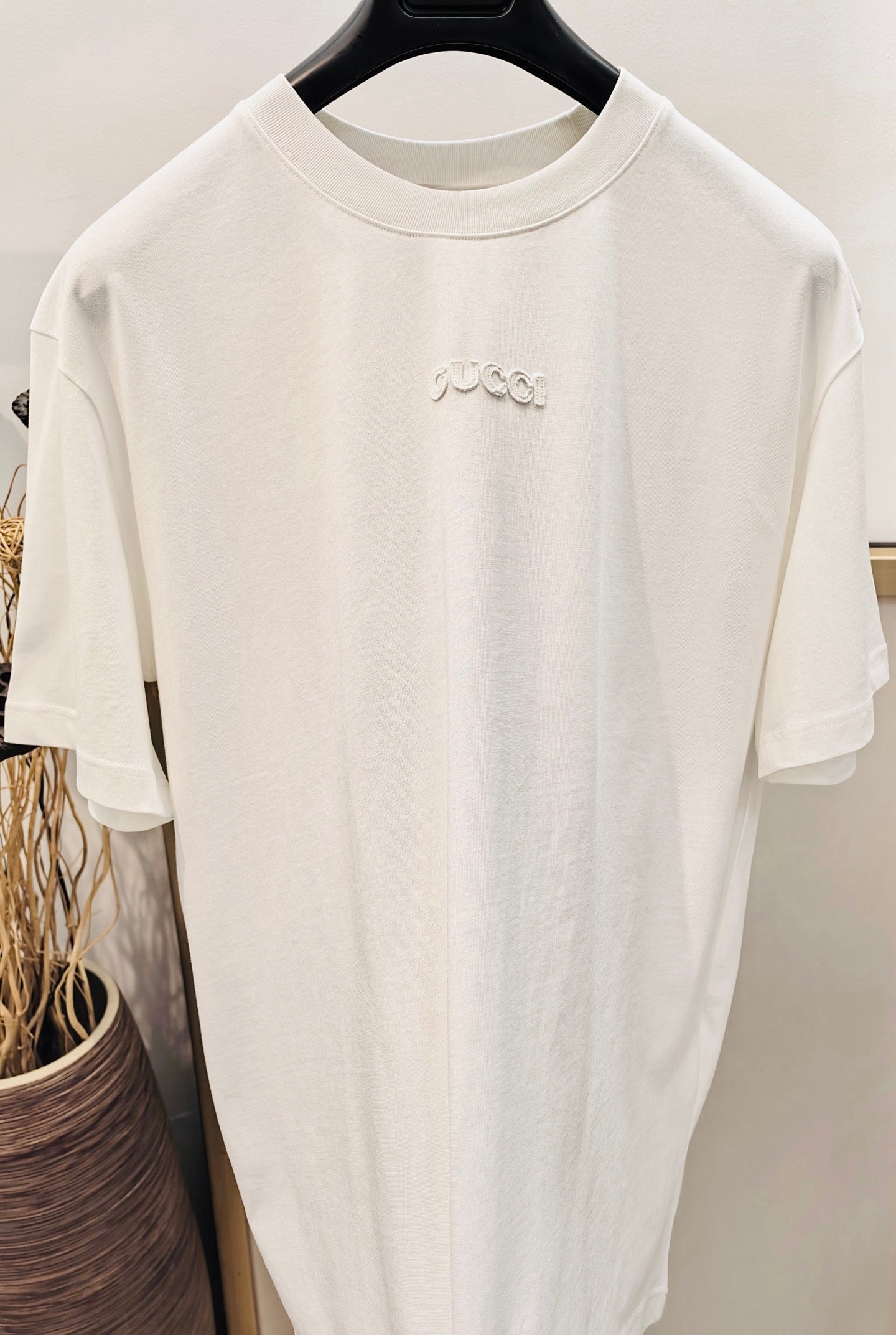 Rot-weißes T-Shirt