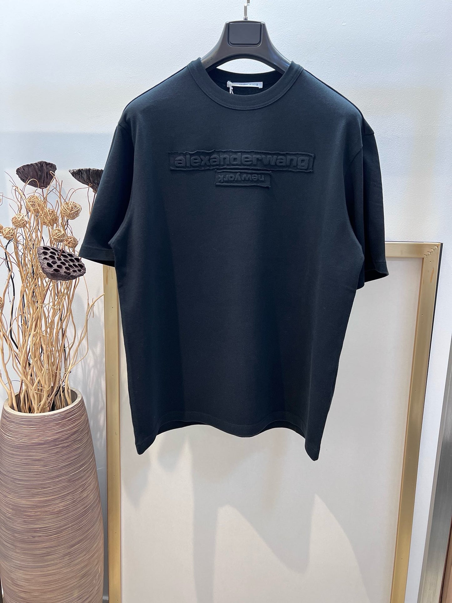 Schwarz-weißes T-Shirt