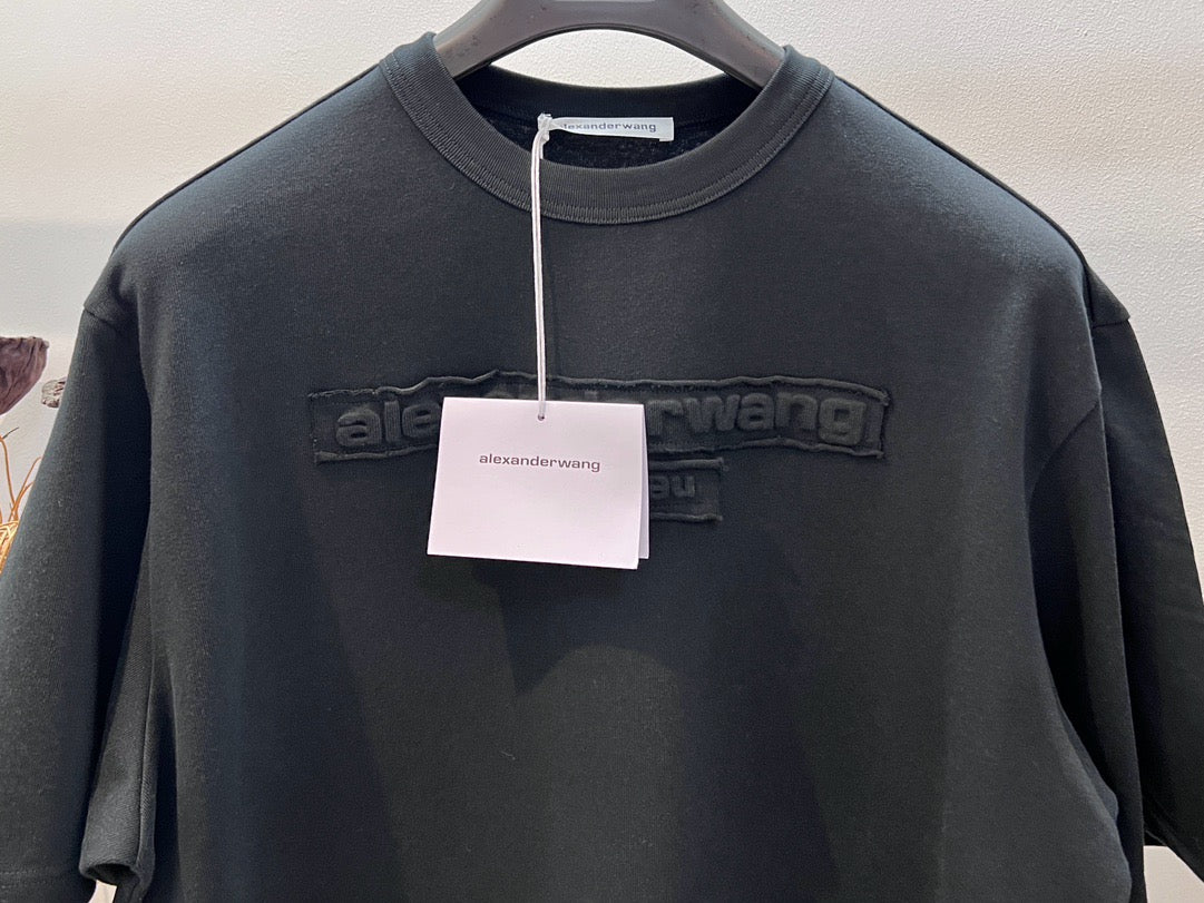 Schwarz-weißes T-Shirt