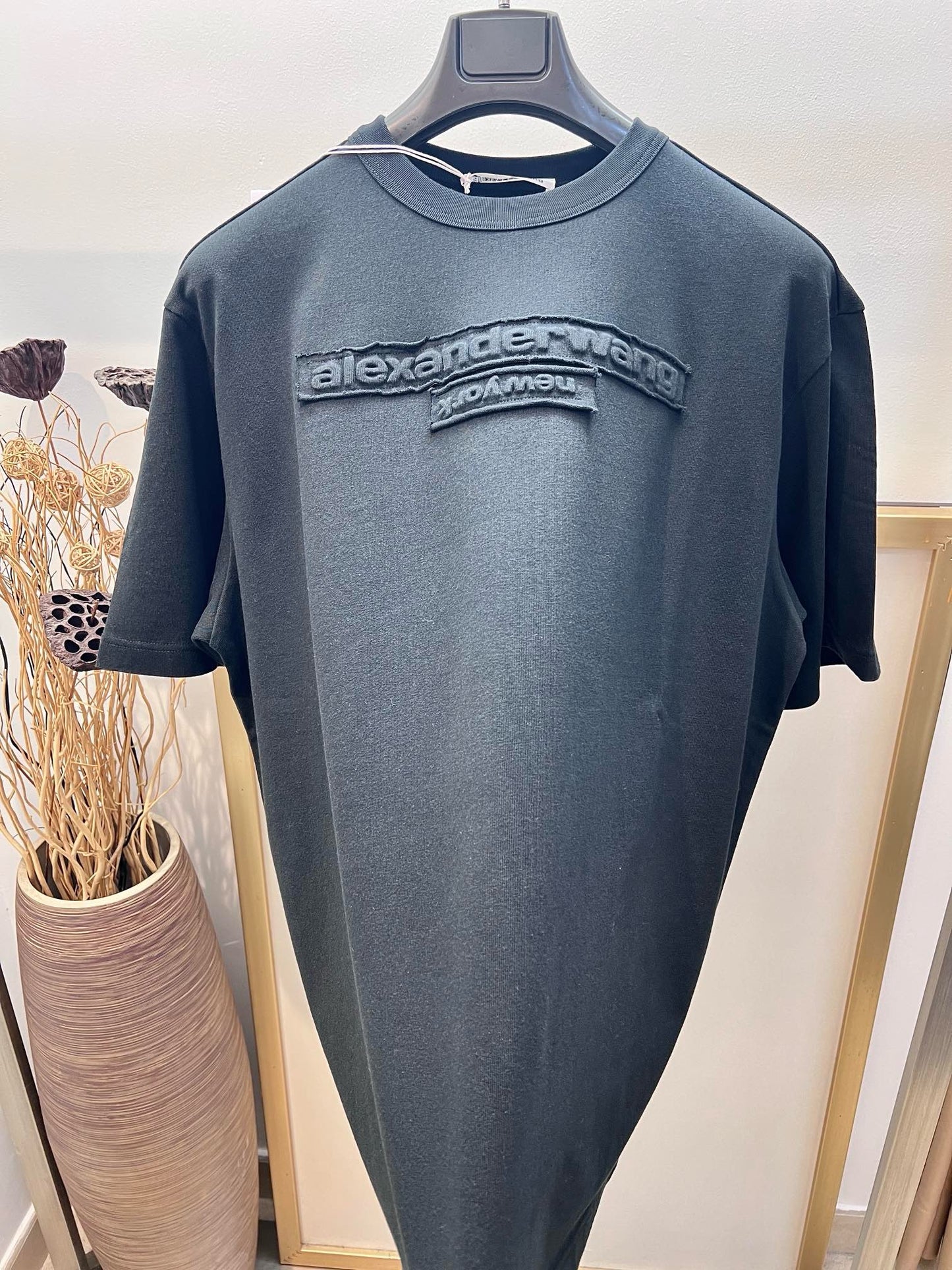 Schwarz-weißes T-Shirt
