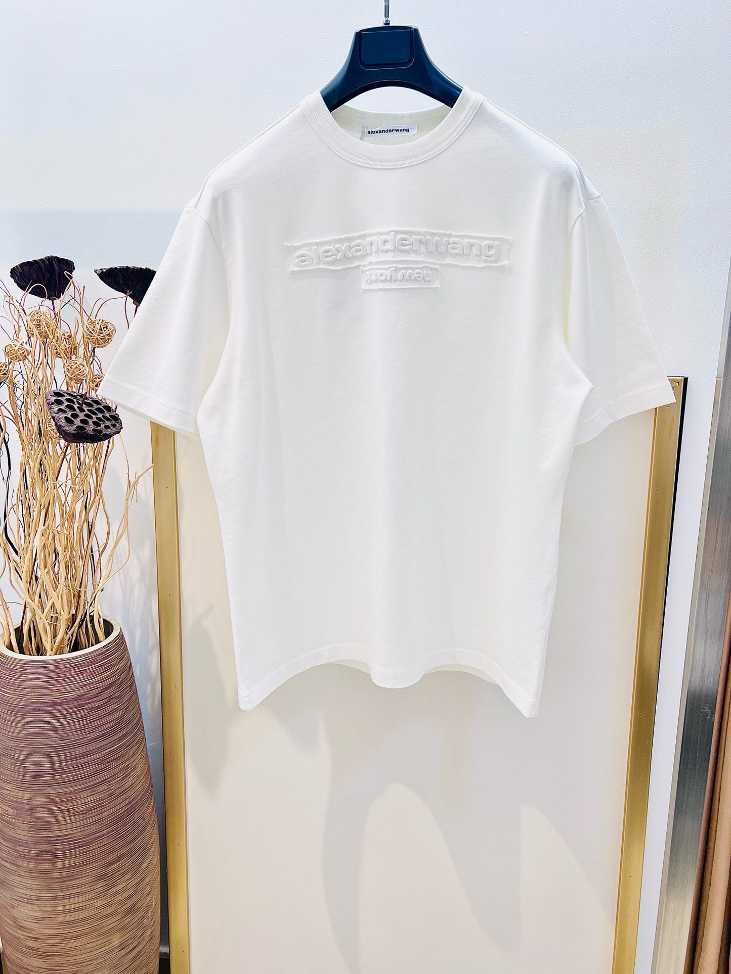 Schwarz-weißes T-Shirt