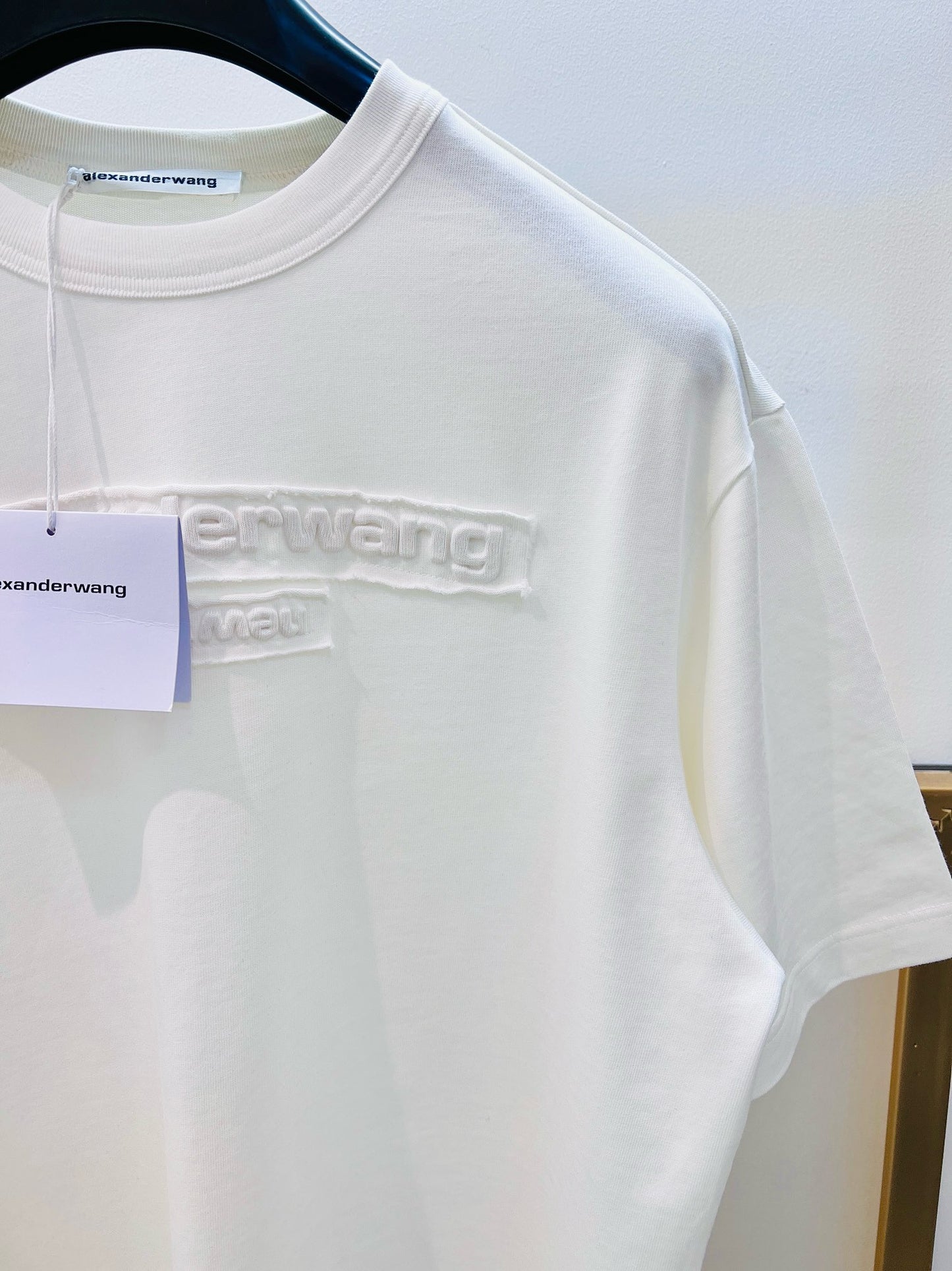 Schwarz-weißes T-Shirt