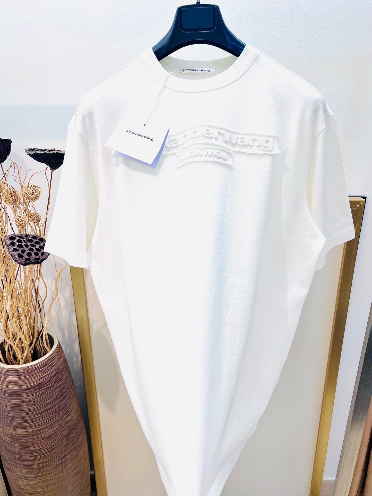 Schwarz-weißes T-Shirt