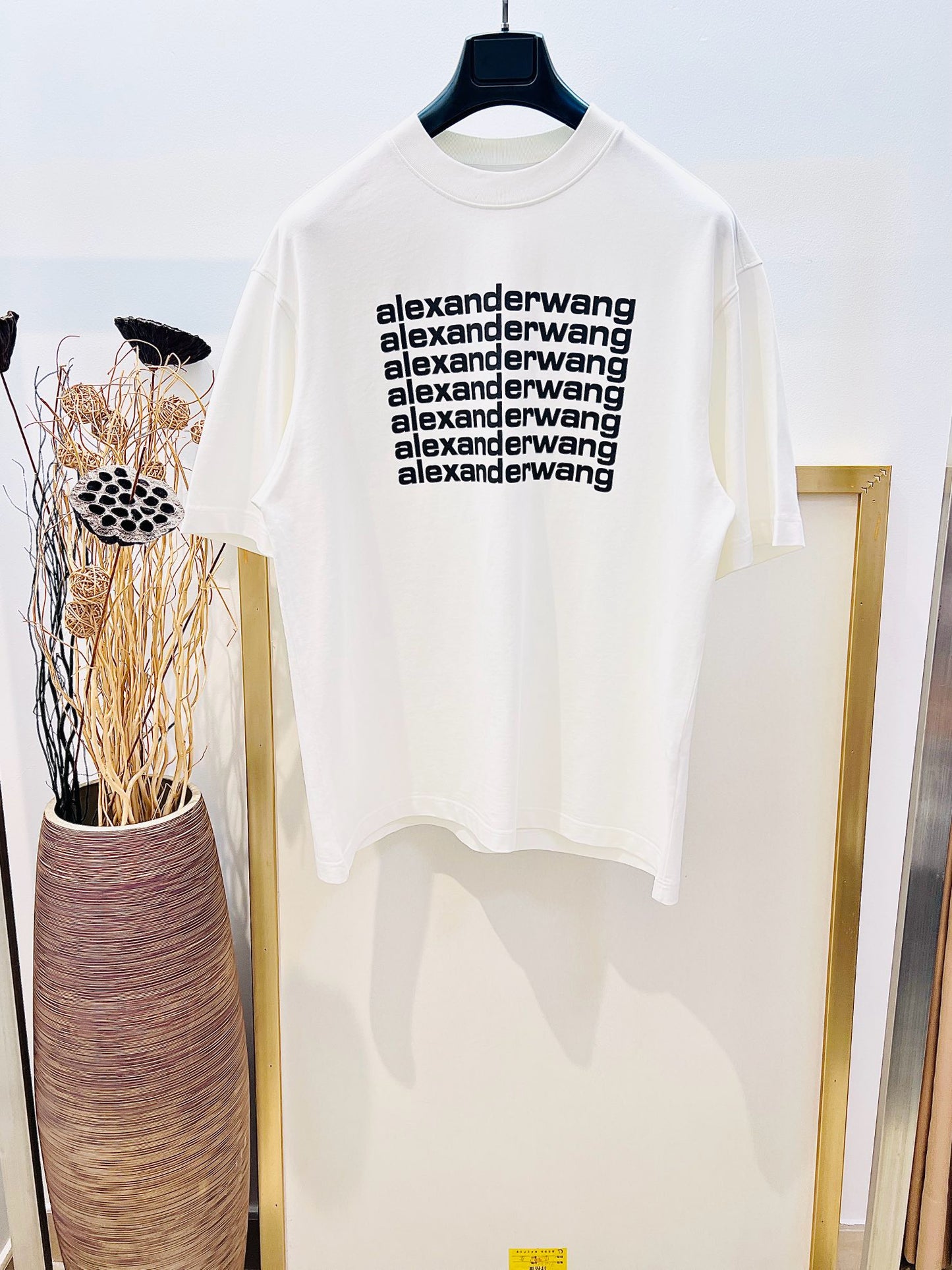 Schwarz-weißes T-Shirt