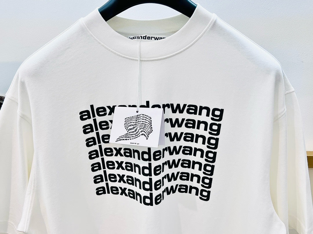 Schwarz-weißes T-Shirt