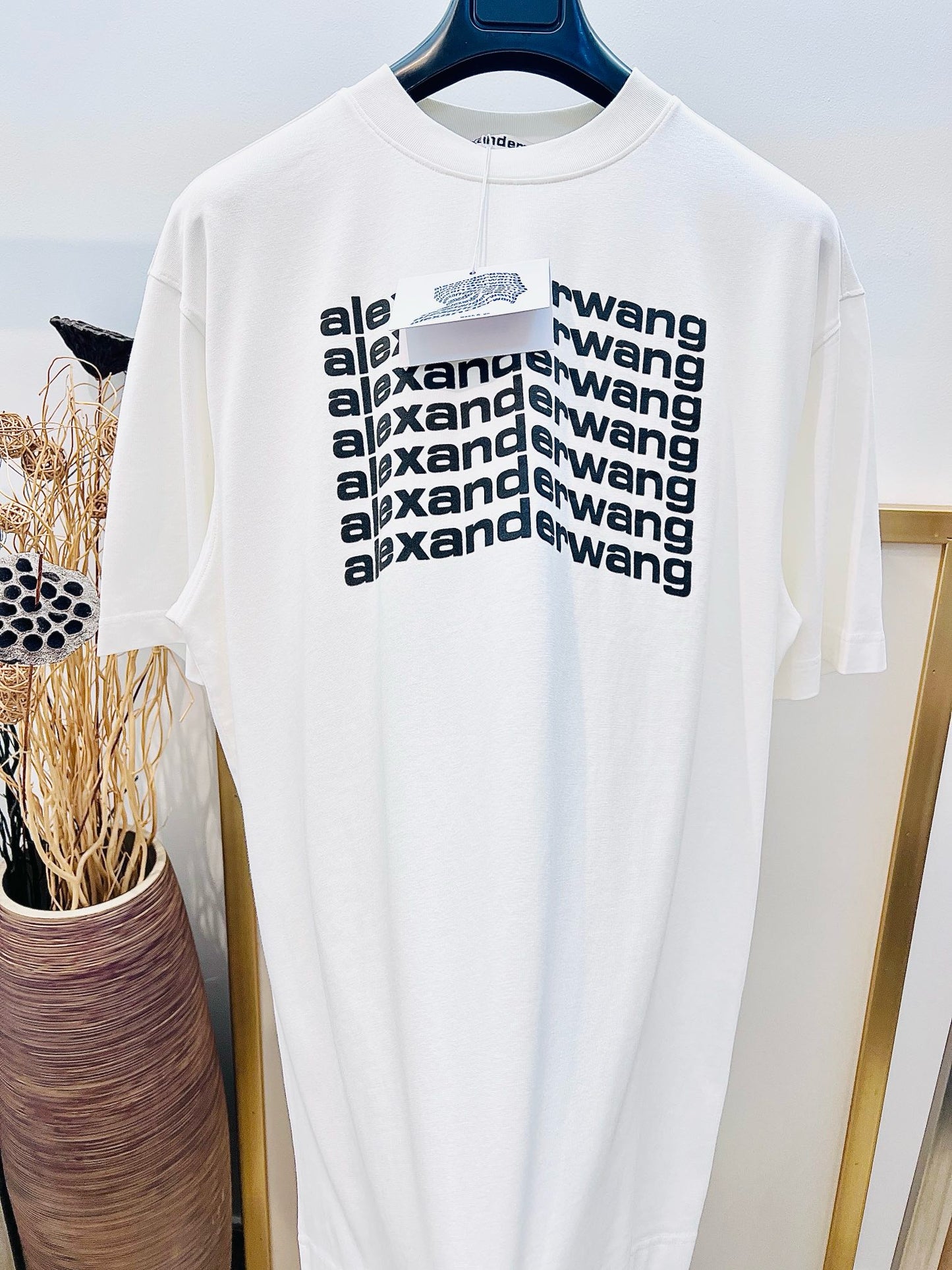 Schwarz-weißes T-Shirt