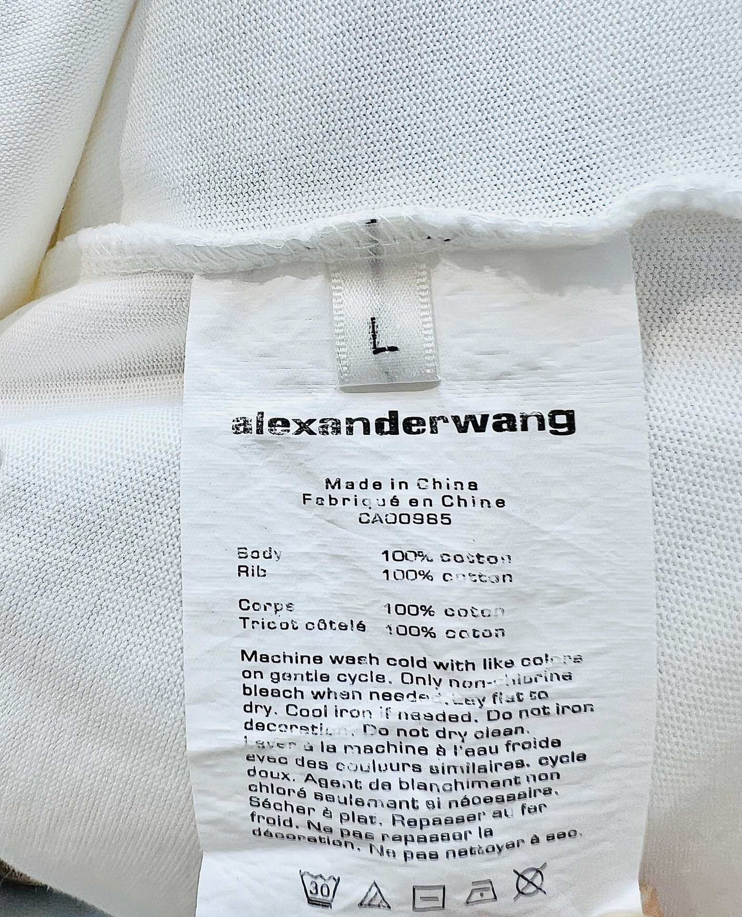 Schwarz-weißes T-Shirt