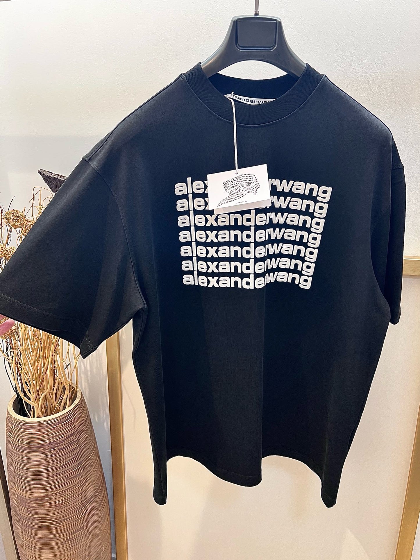 Schwarz-weißes T-Shirt