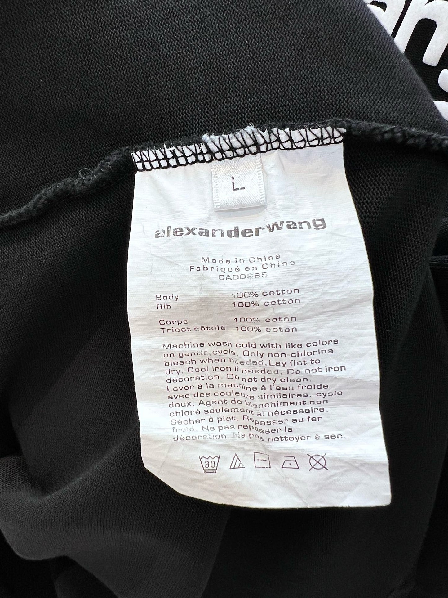 Schwarz-weißes T-Shirt