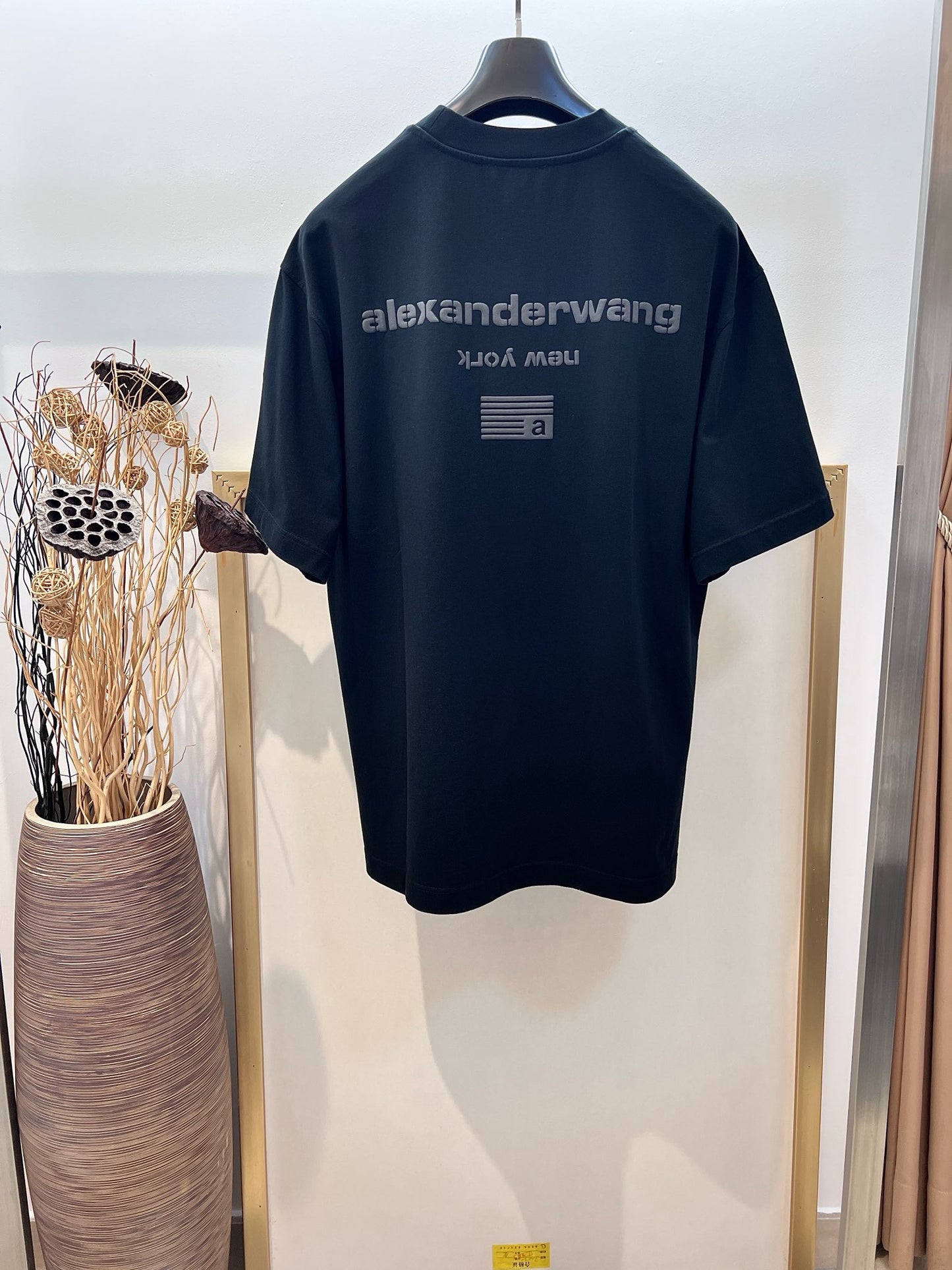 Schwarz-weißes T-Shirt