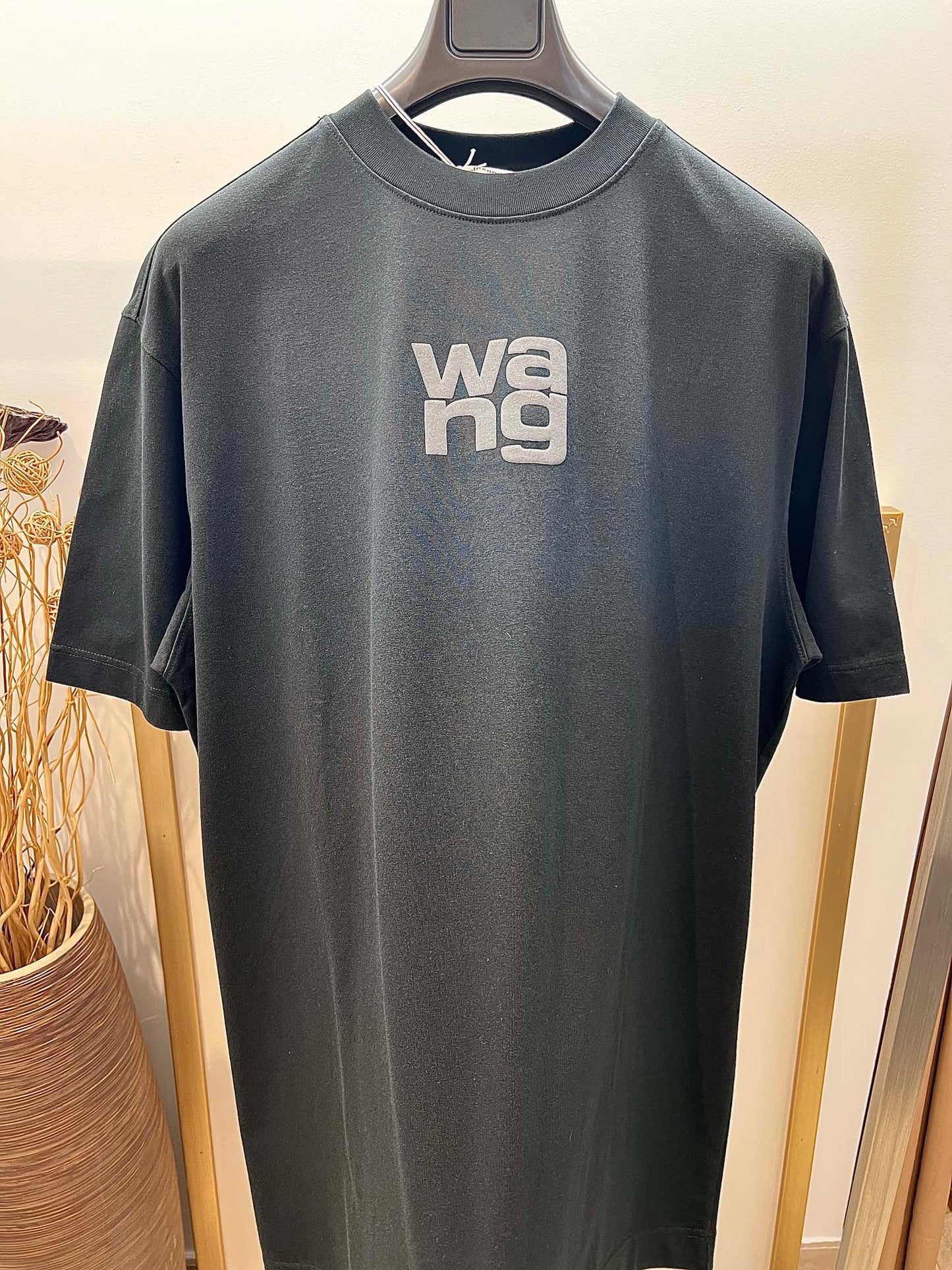 Schwarz-weißes T-Shirt