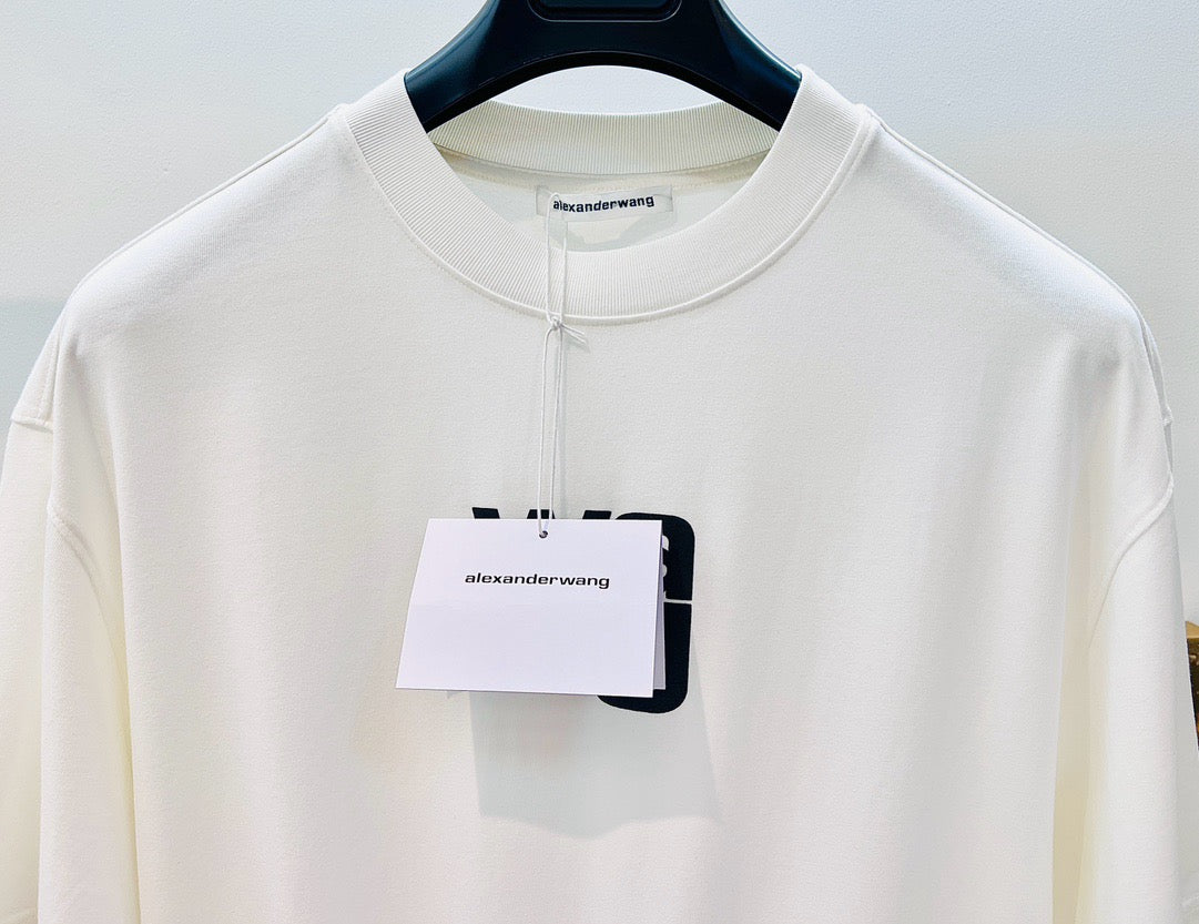 Schwarz-weißes T-Shirt