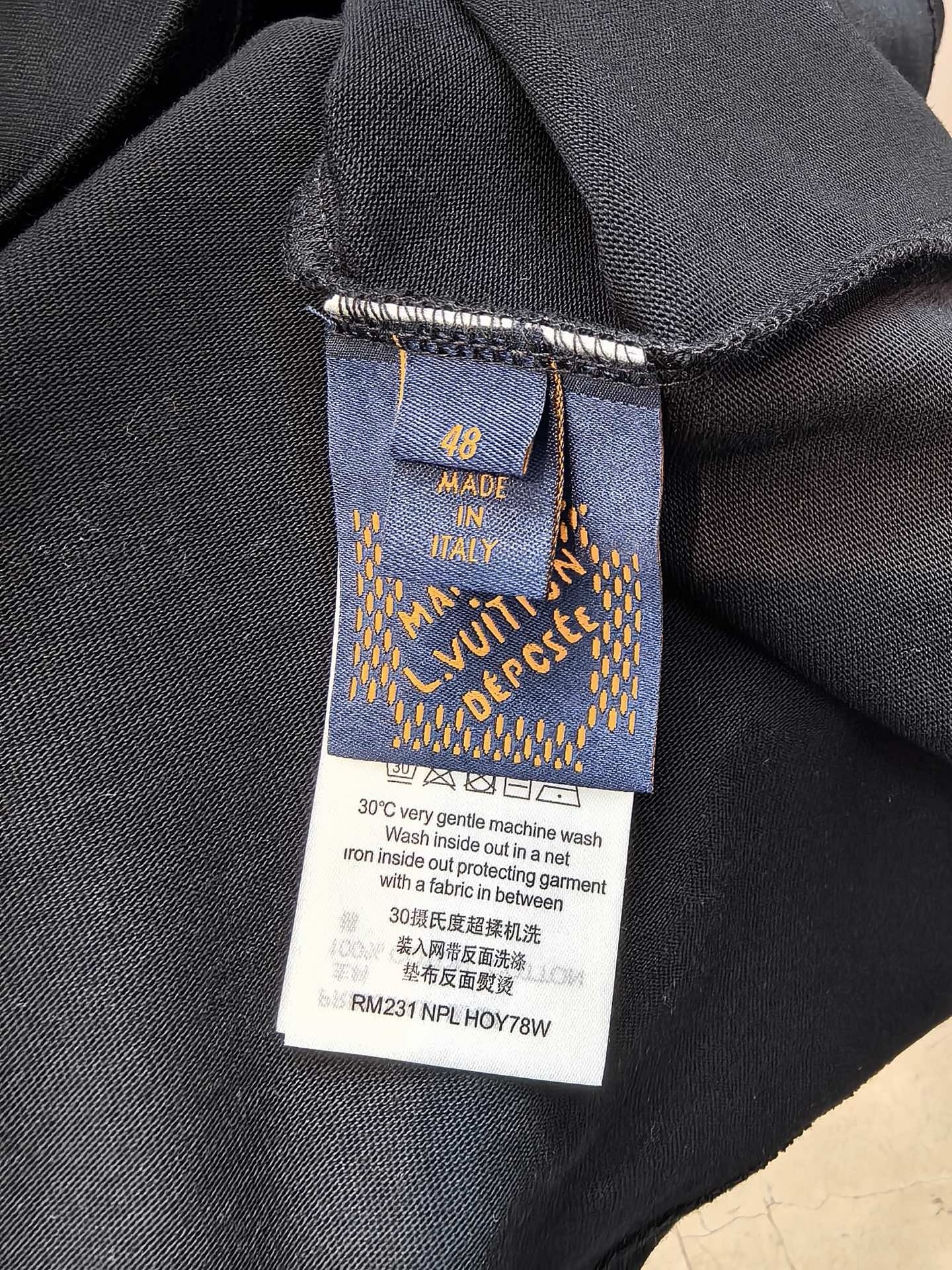 Mehrfarbiges T-Shirt