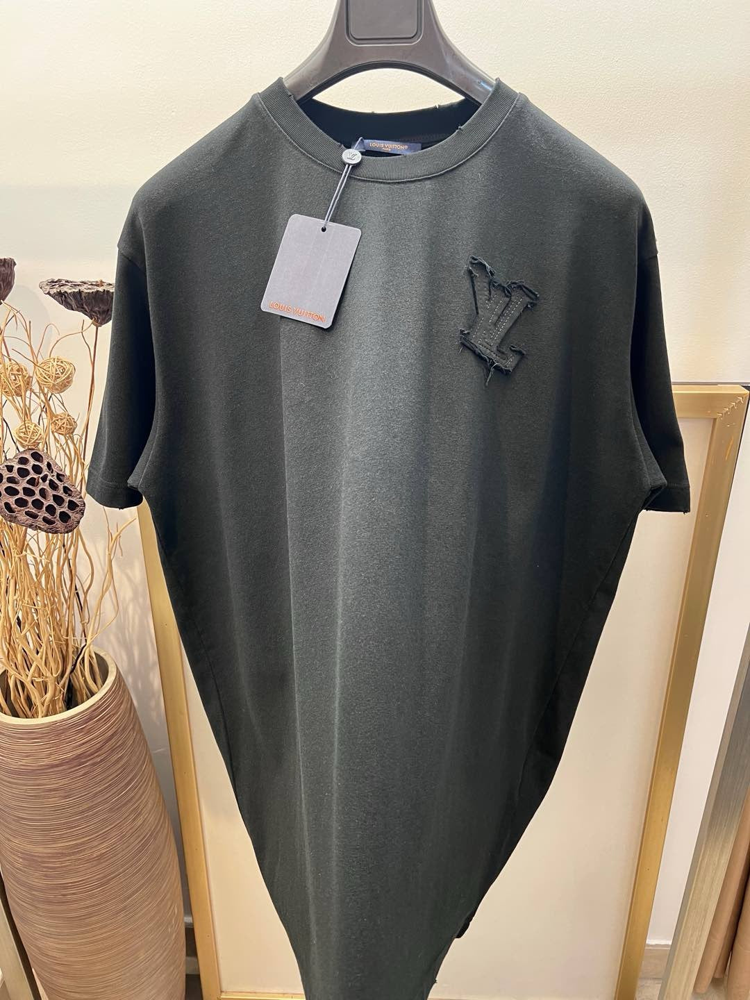 Schwarz-weißes T-Shirt