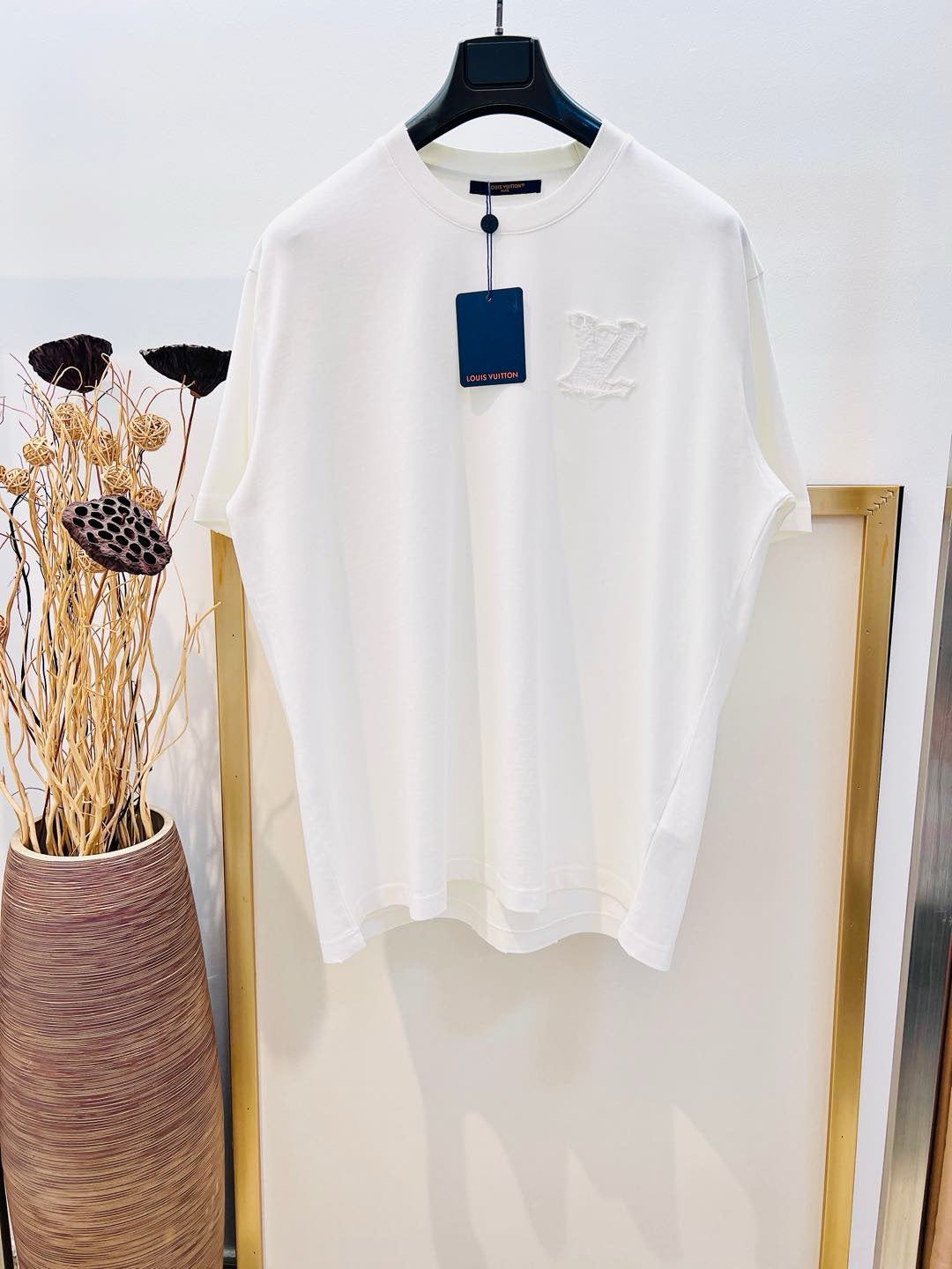 Schwarz-weißes T-Shirt