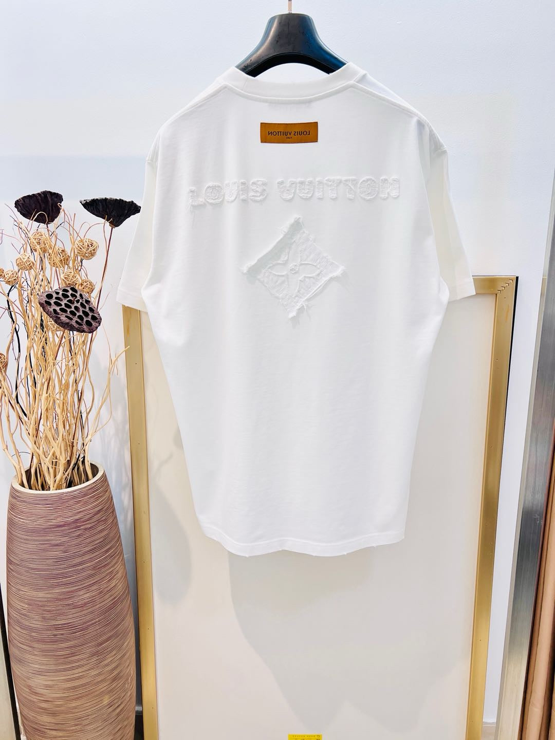 Schwarz-weißes T-Shirt