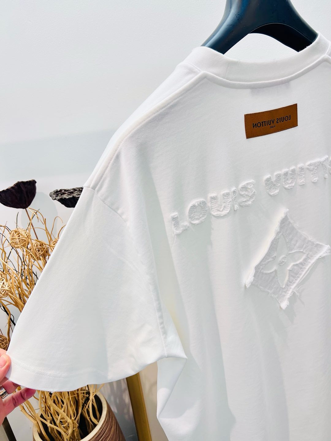 Schwarz-weißes T-Shirt