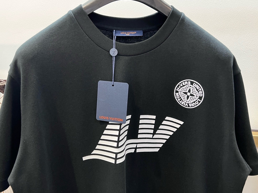 Schwarz-weißes T-Shirt