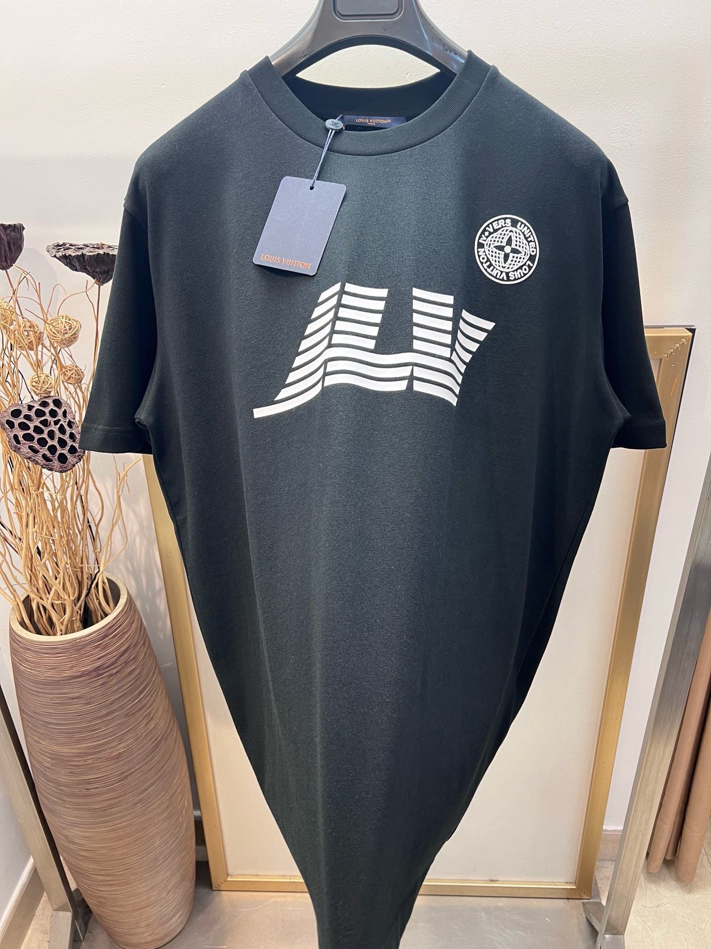 Schwarz-weißes T-Shirt