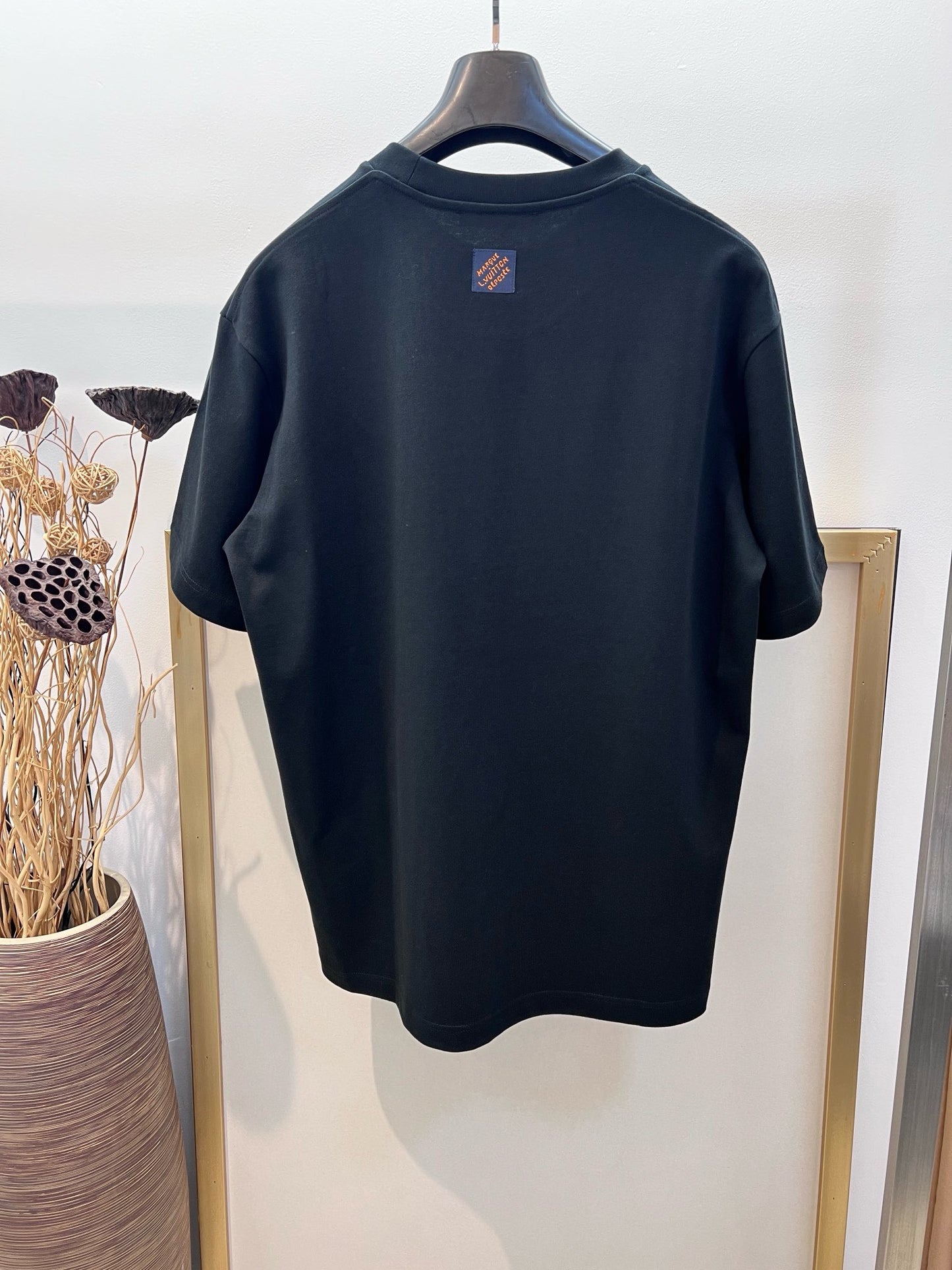 Schwarz-weißes T-Shirt