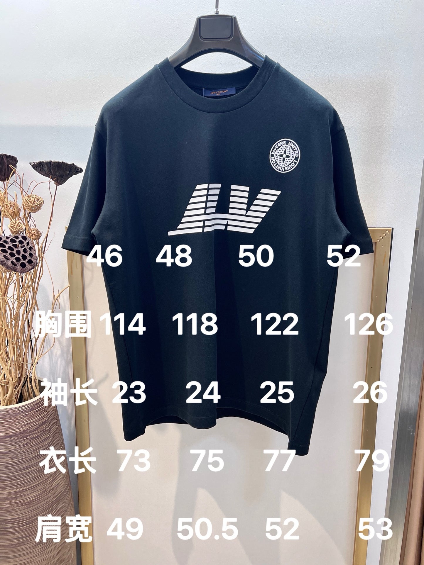 Schwarz-weißes T-Shirt