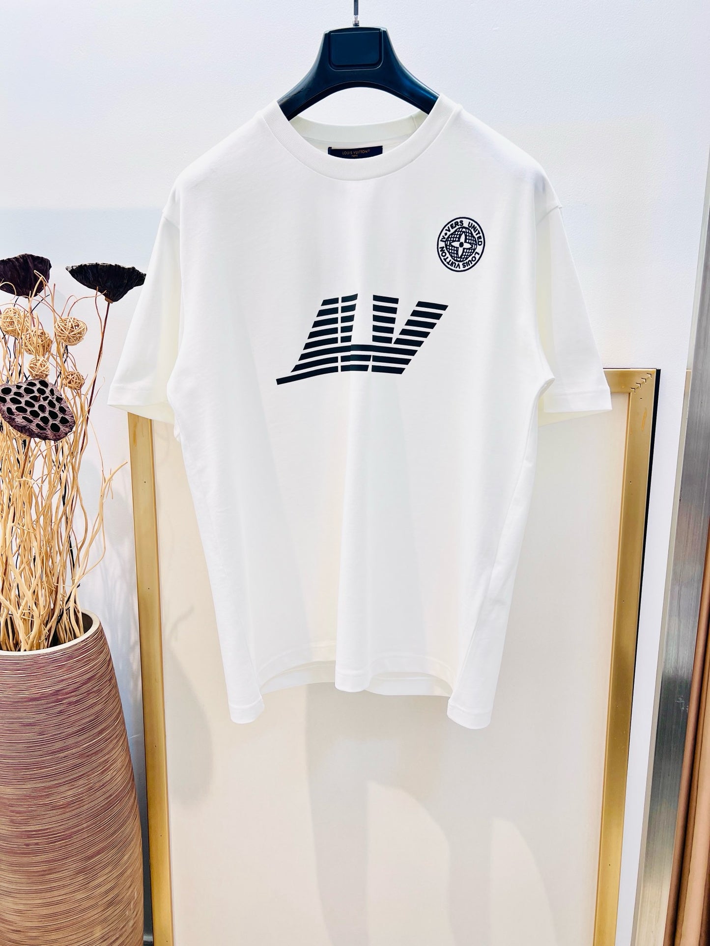 Schwarz-weißes T-Shirt