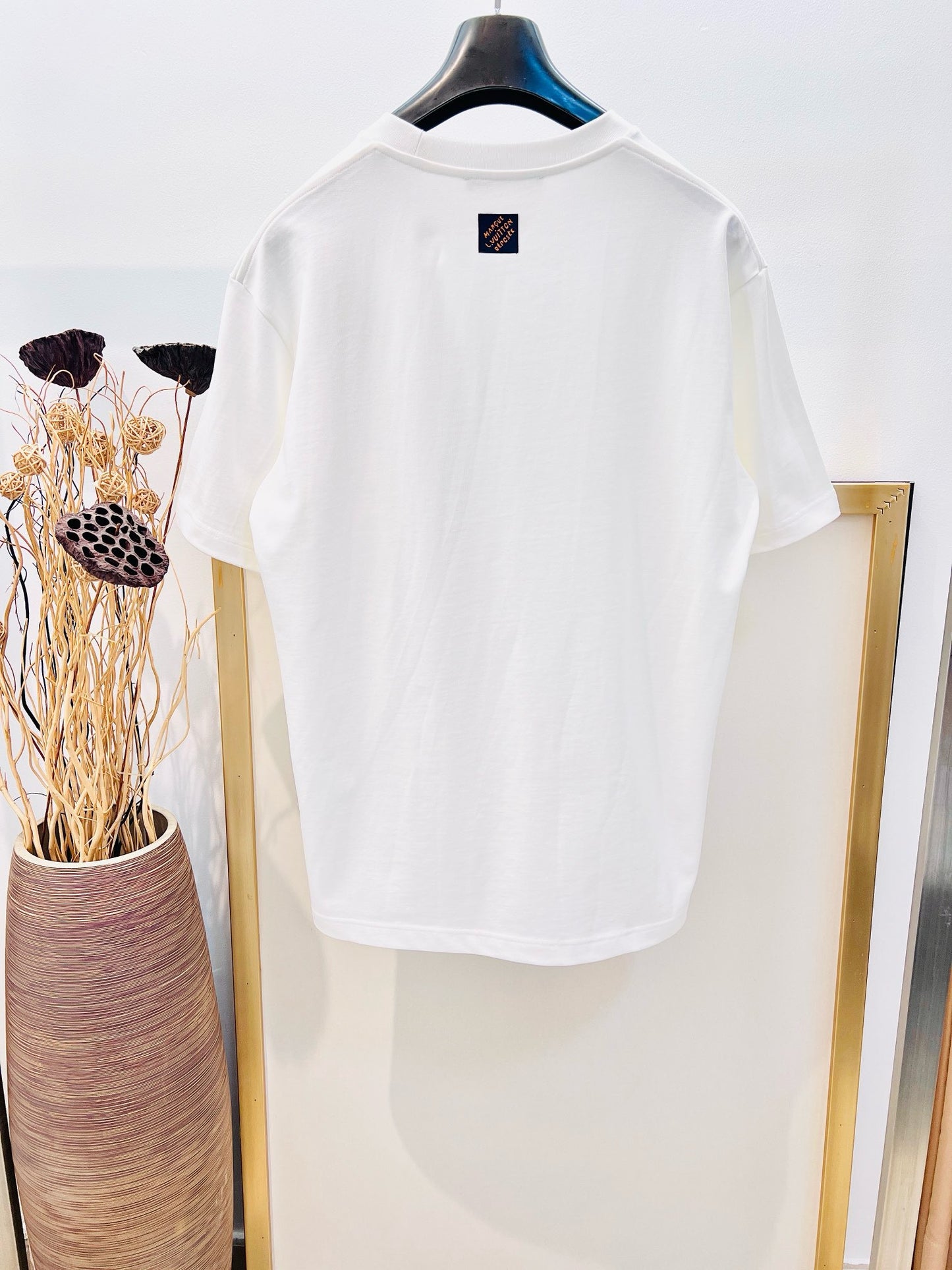 Schwarz-weißes T-Shirt