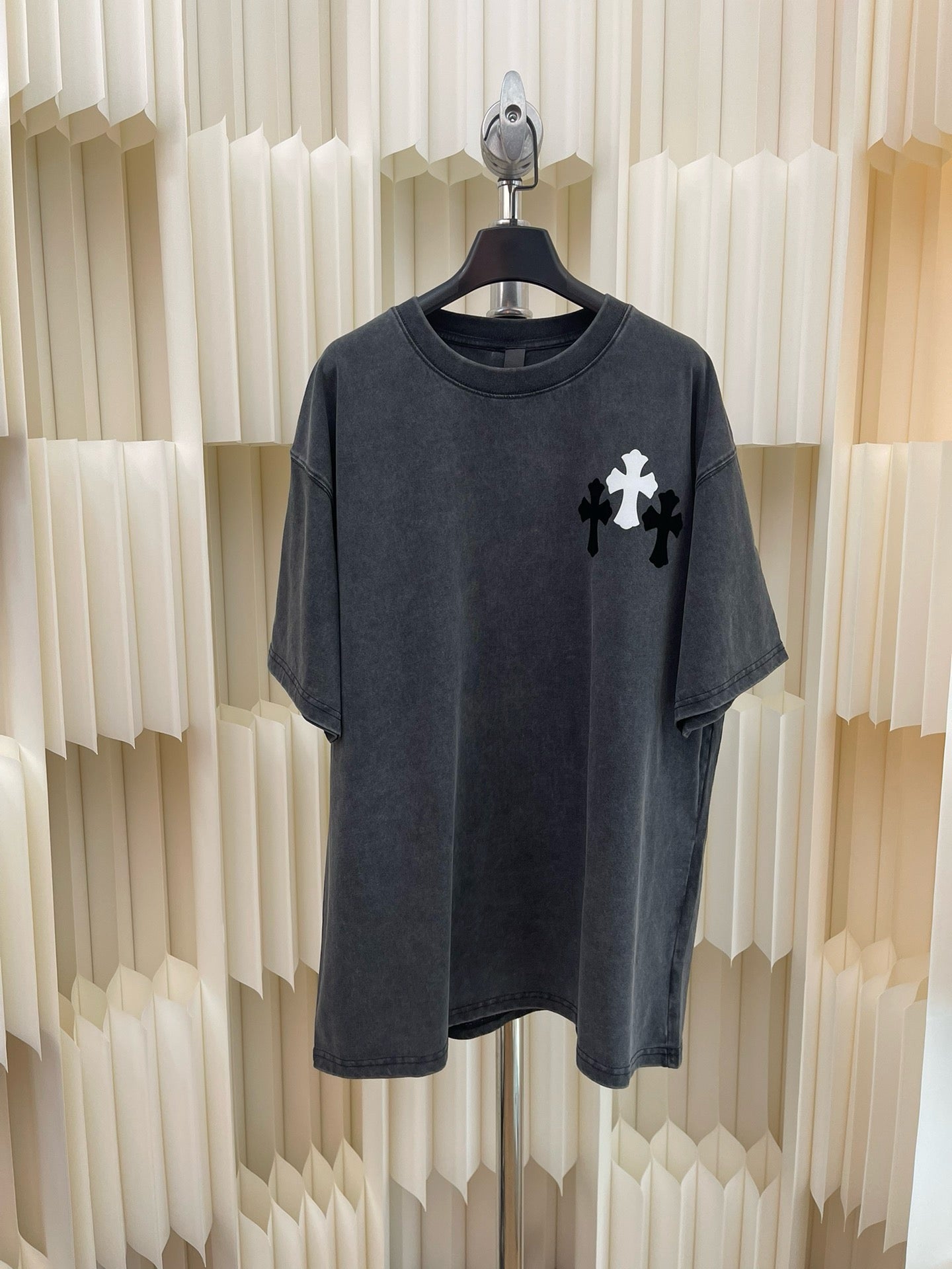 Dunkelschwarzes T-Shirt