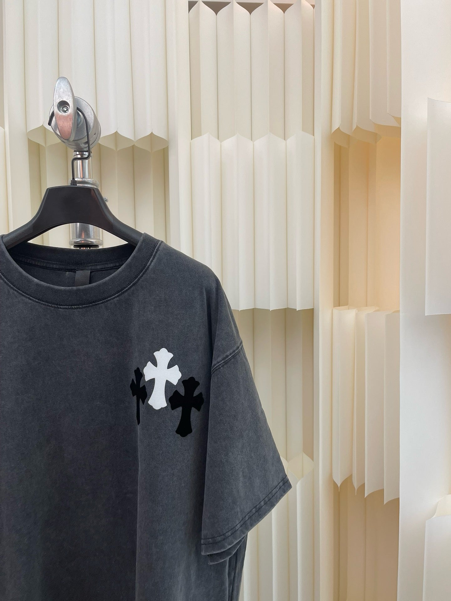Dunkelschwarzes T-Shirt