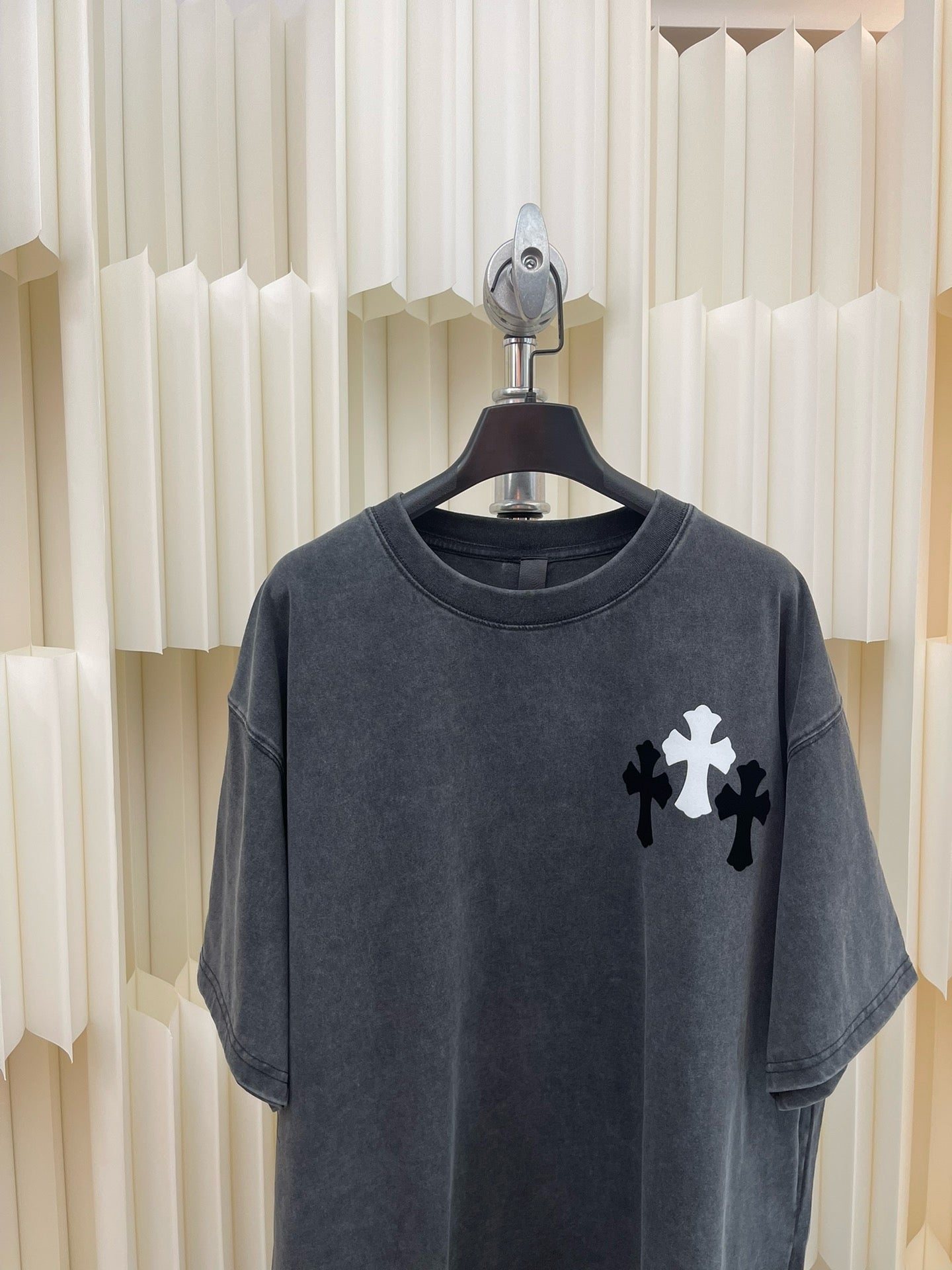 Dunkelschwarzes T-Shirt