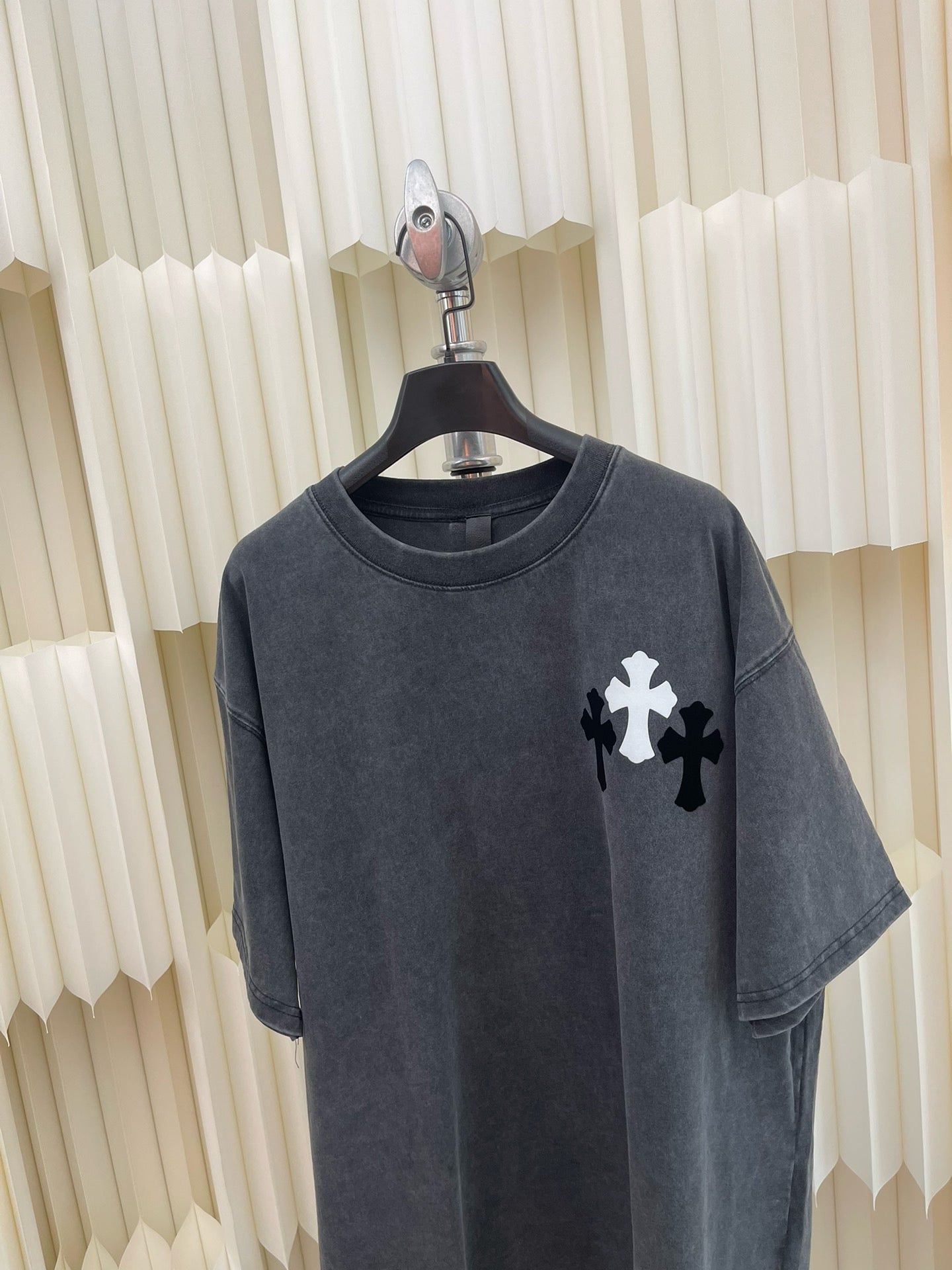 Dunkelschwarzes T-Shirt