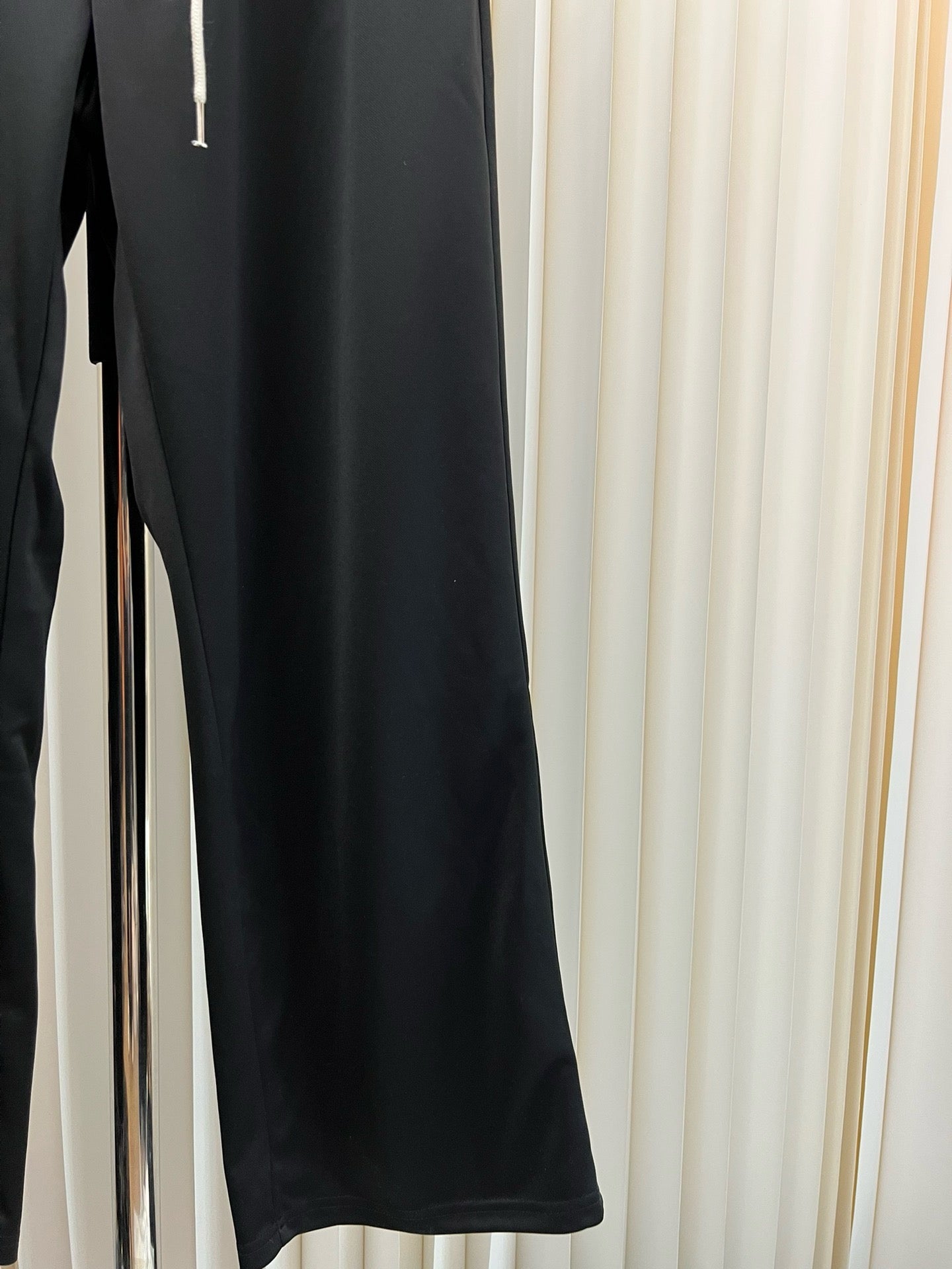 Pantalón blanco y negro