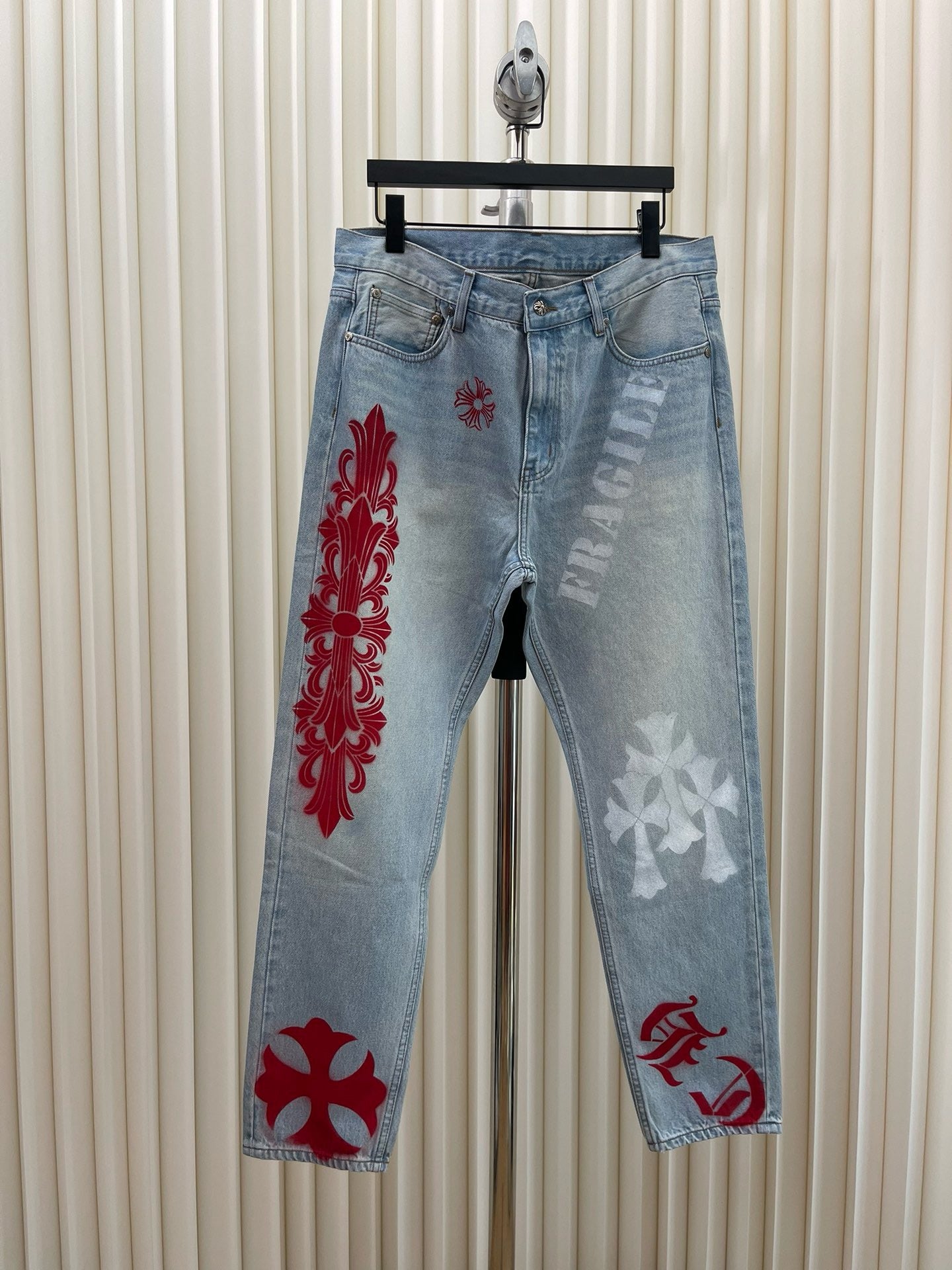 Pantalón azul y negro claro