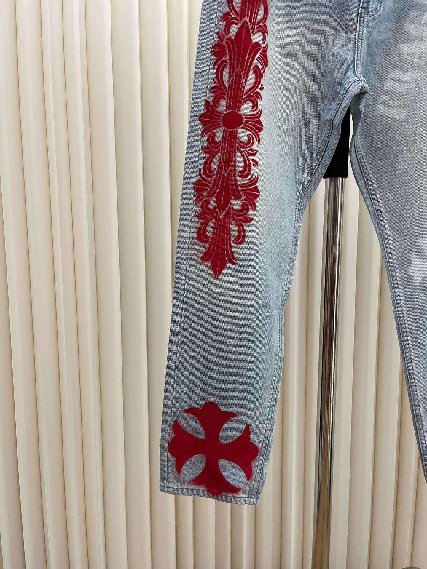 Pantalón azul y negro claro