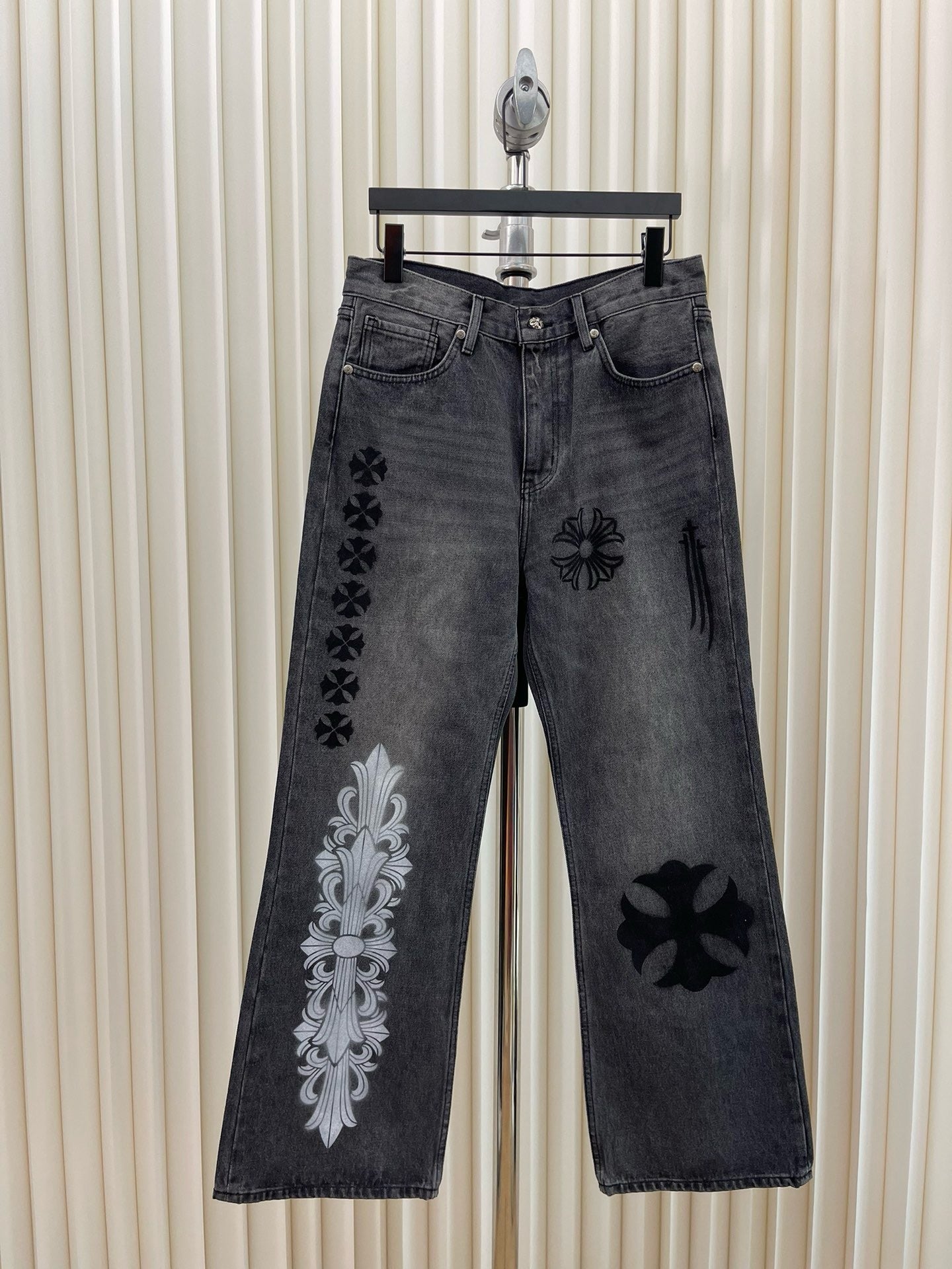 Pantalón azul y negro claro