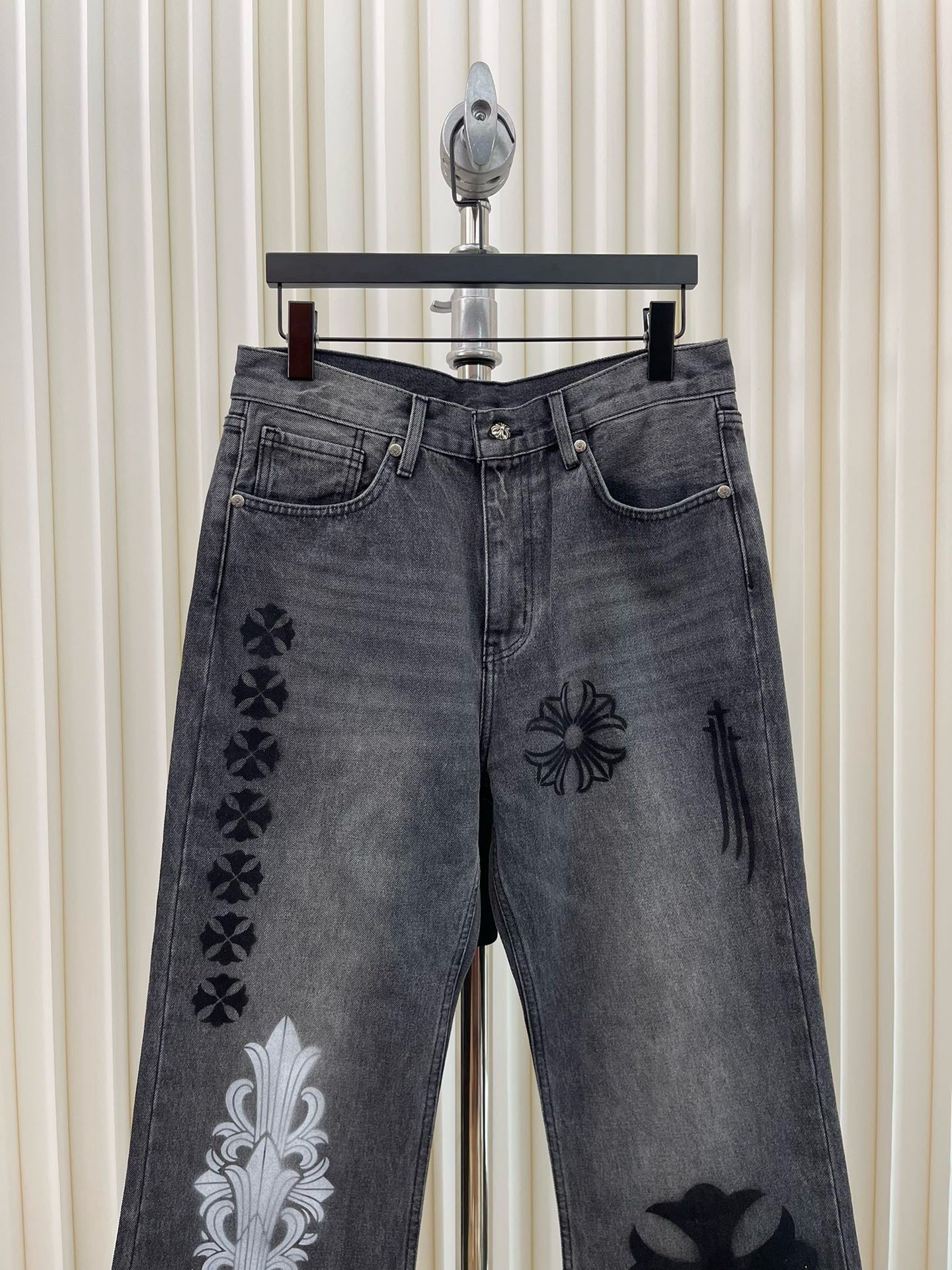 Pantalón azul y negro claro