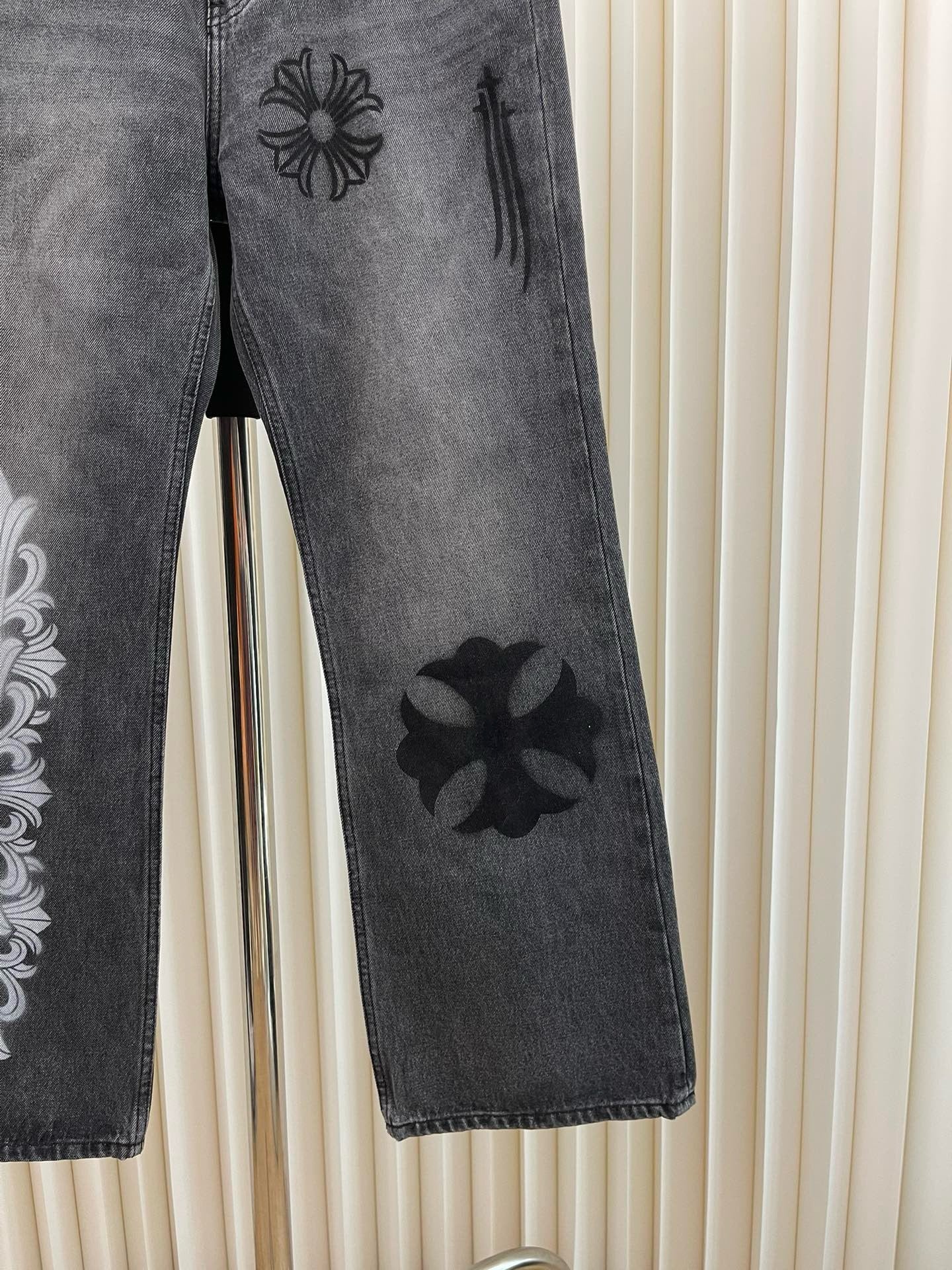 Pantalón azul y negro claro