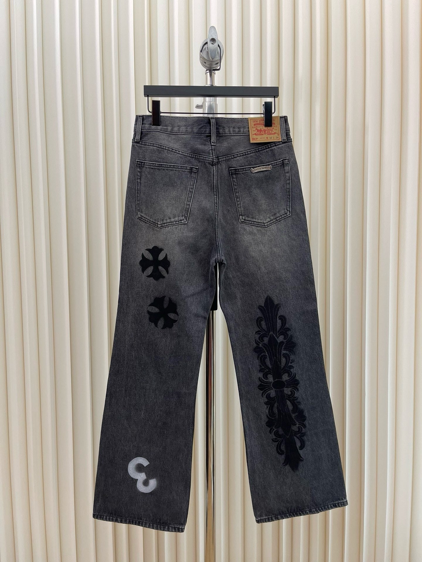 Pantalón azul y negro claro