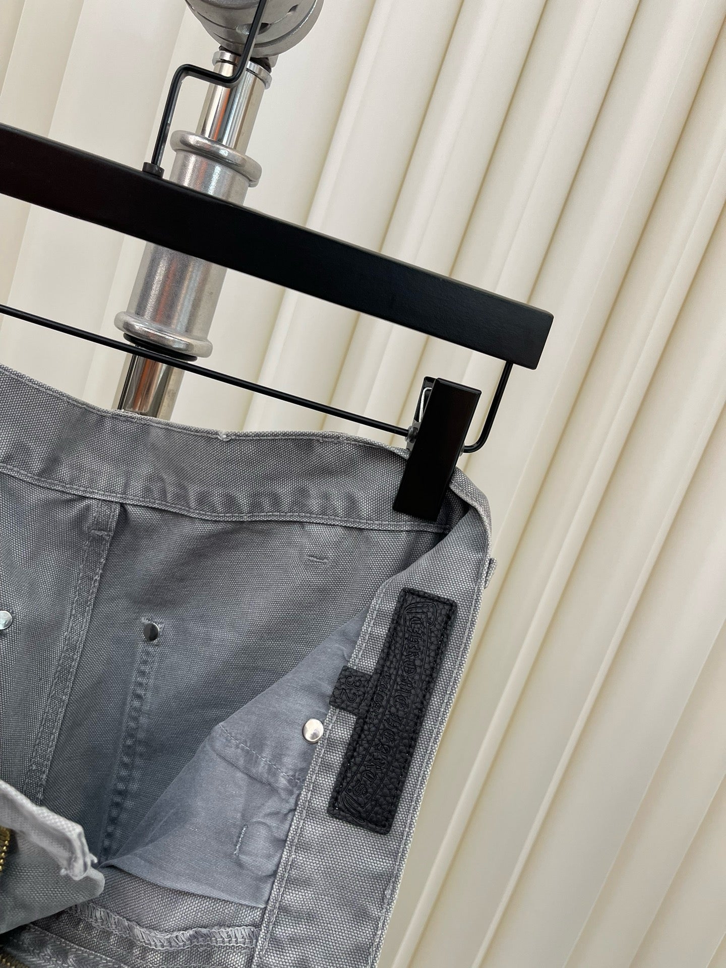 Pantalón gris
