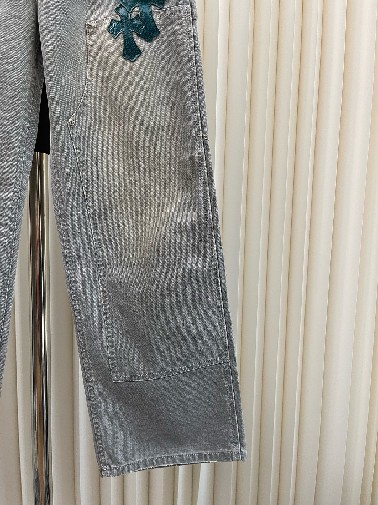 Pantalón gris