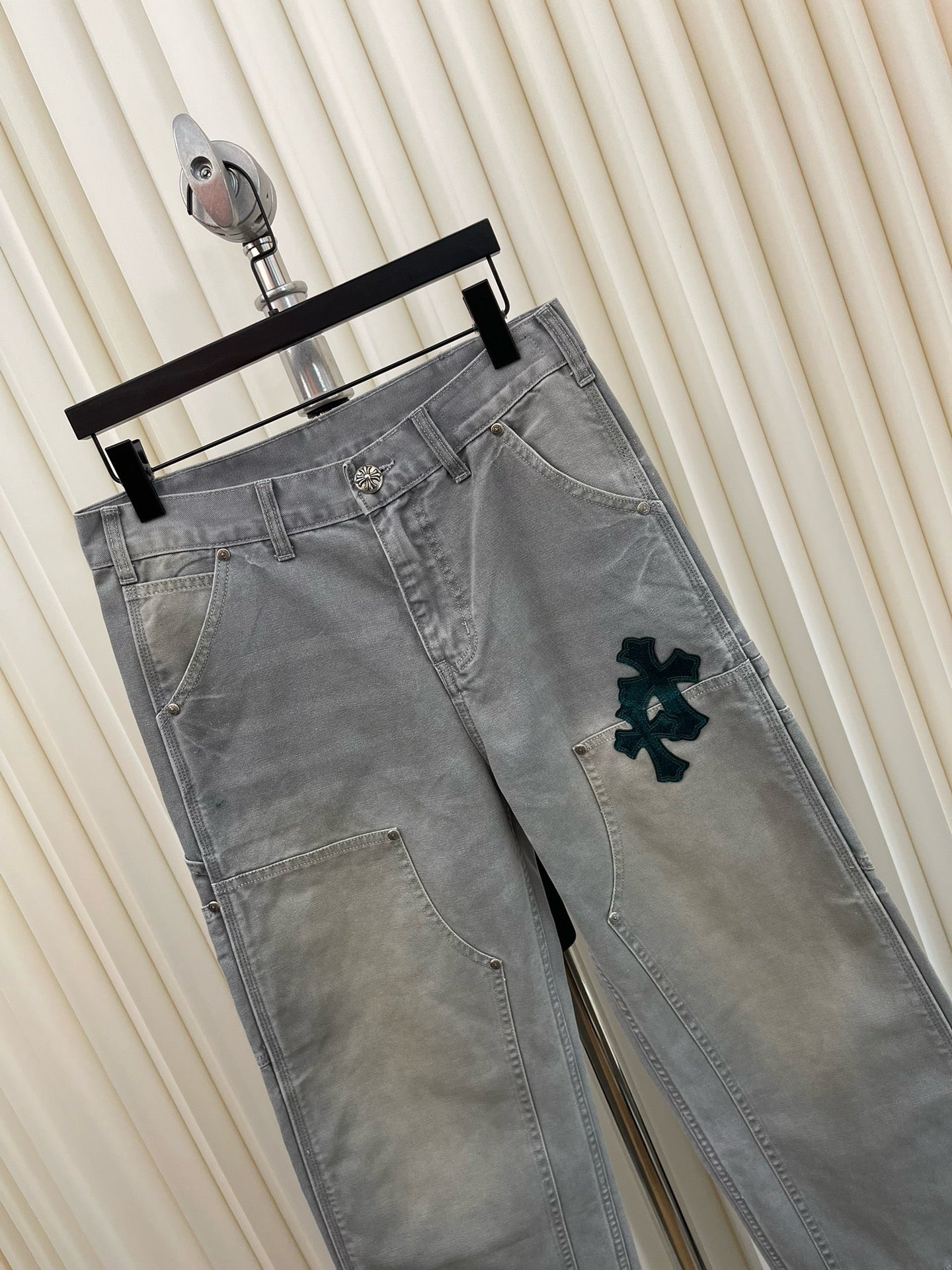 Pantalón gris