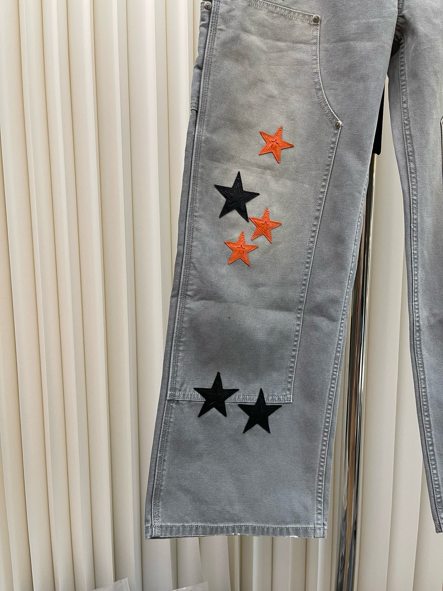 Pantalón gris