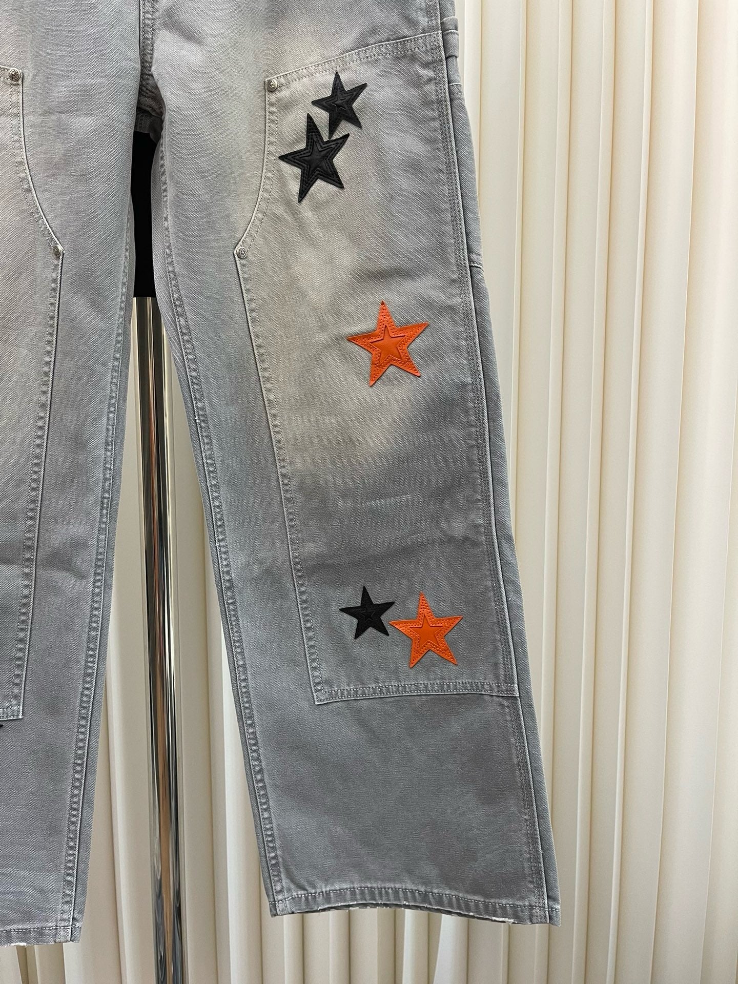 Pantalón gris